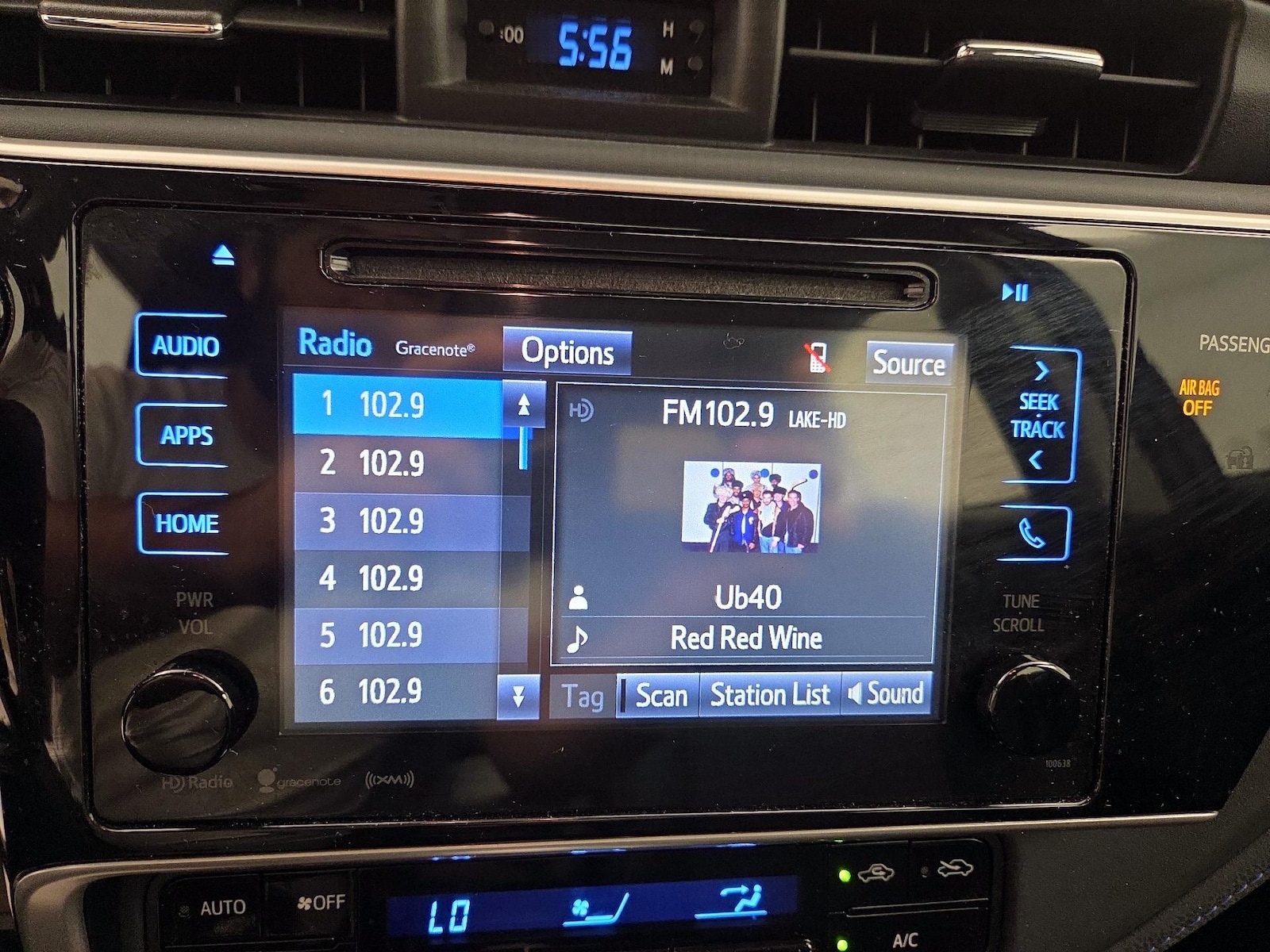 2017 Toyota Corolla SE - Photo 16