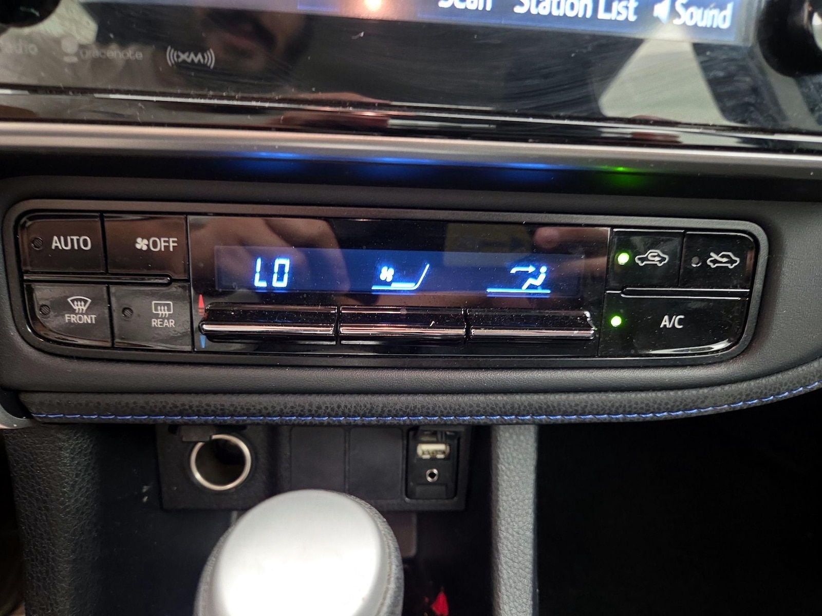 2017 Toyota Corolla SE - Photo 17