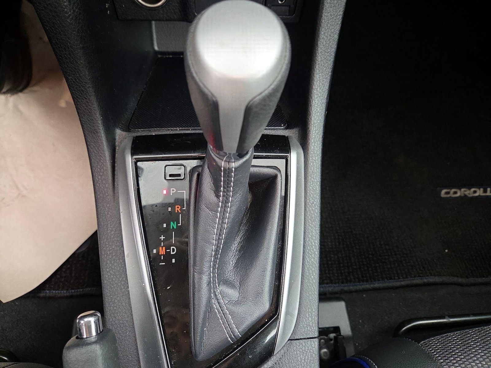 2017 Toyota Corolla SE - Photo 18