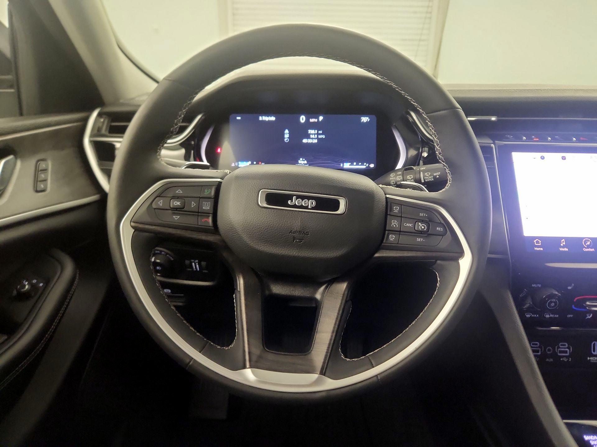 Thumbnail: 2023 Jeep Grand Cherokee - 10