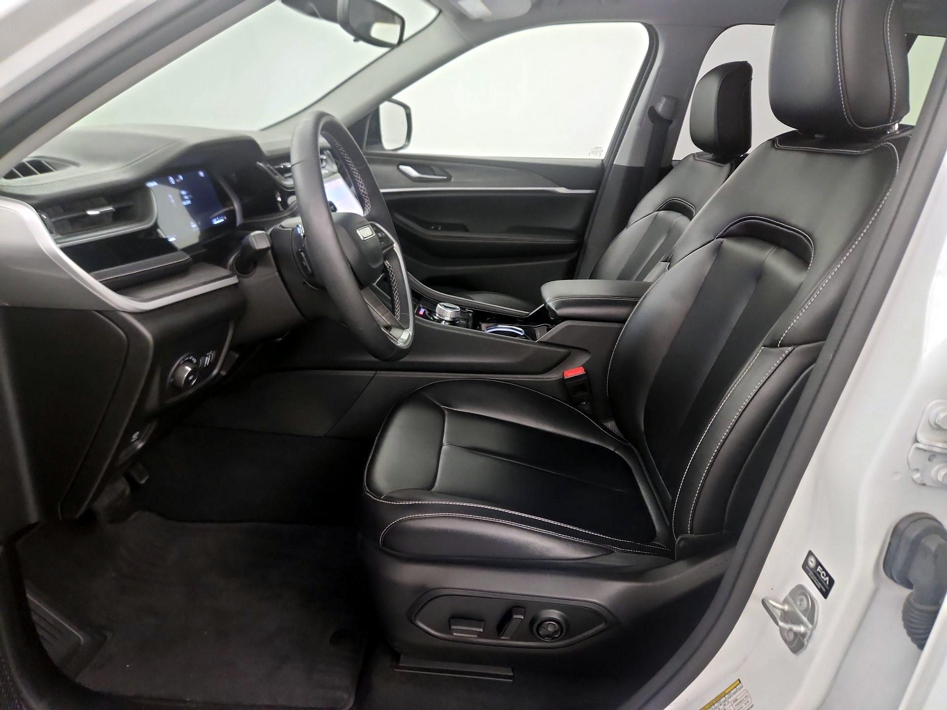 Thumbnail: 2023 Jeep Grand Cherokee - 11