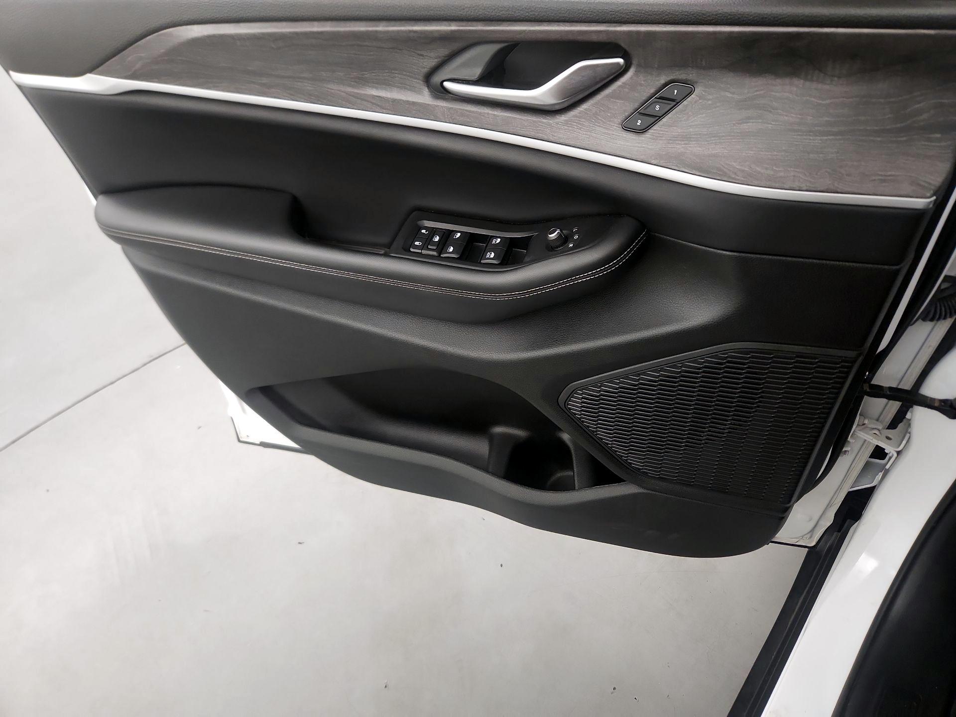 Thumbnail: 2023 Jeep Grand Cherokee - 12