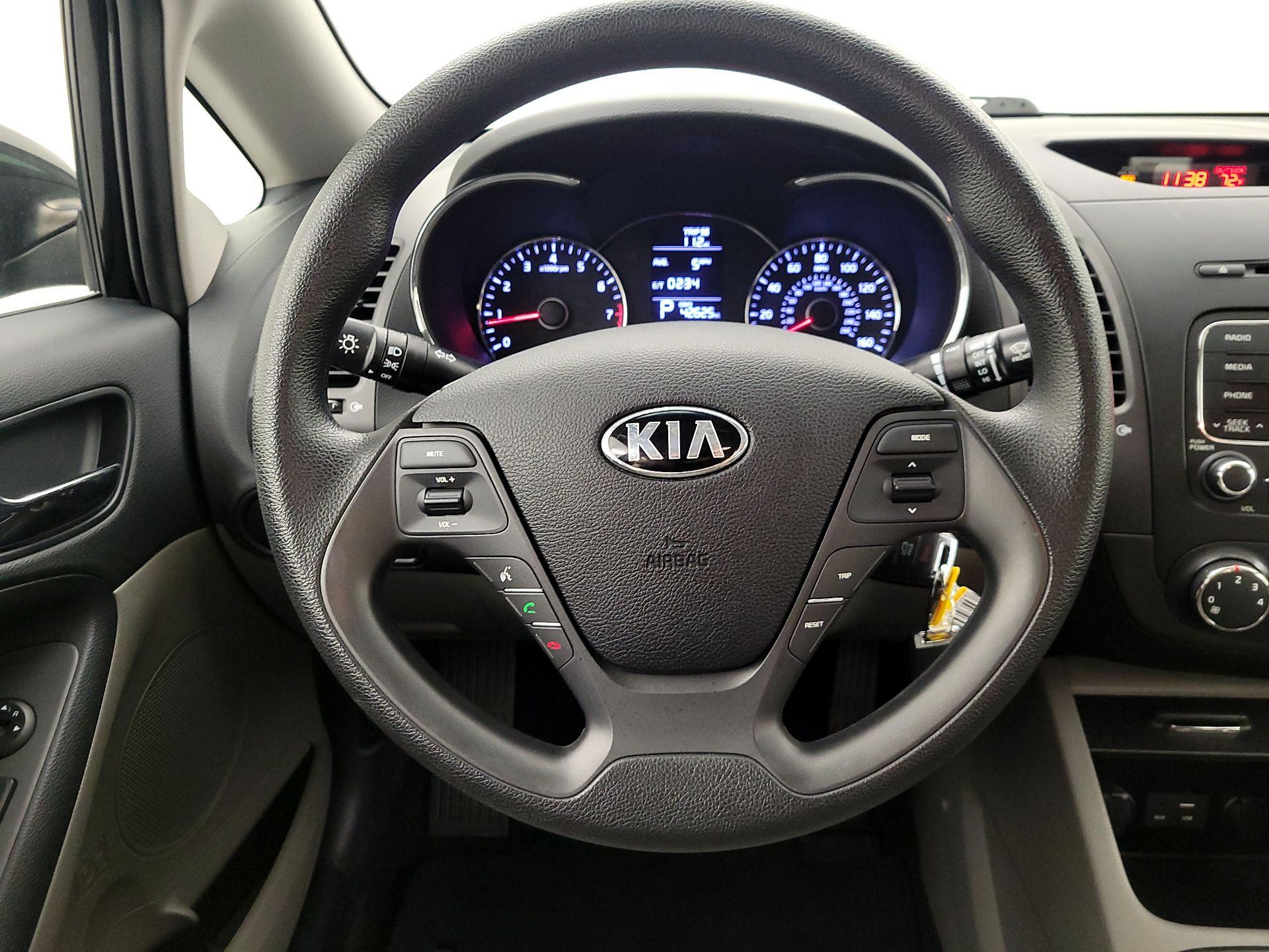 Thumbnail: 2016 Kia Forte - 10
