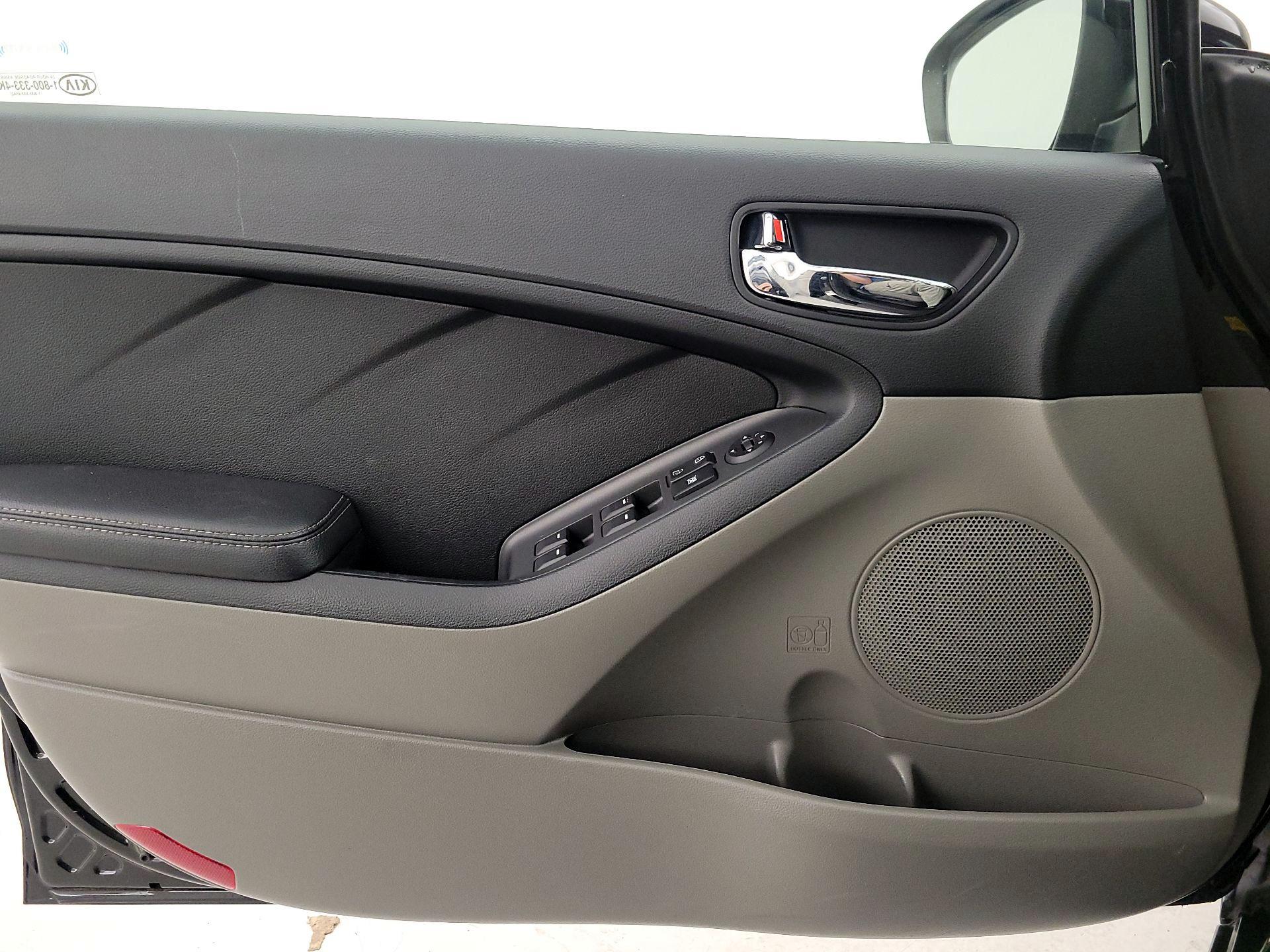 Thumbnail: 2016 Kia Forte - 12