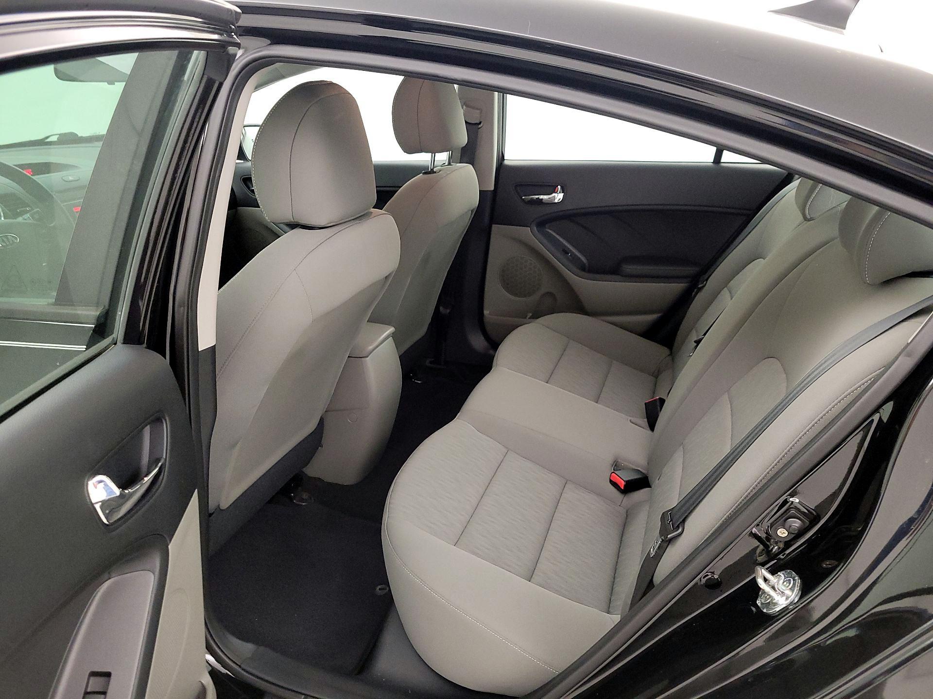 Thumbnail: 2016 Kia Forte - 18