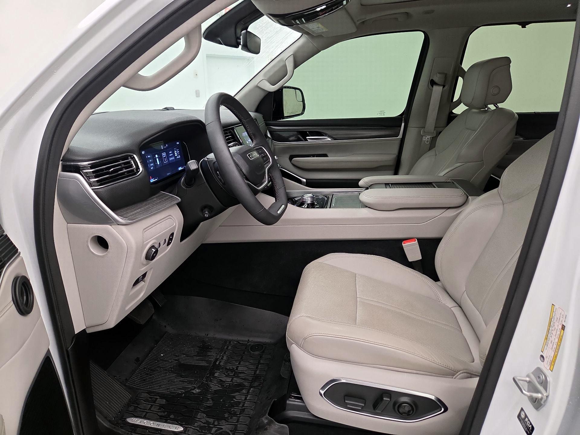 Thumbnail: 2024 Jeep Wagoneer - 11