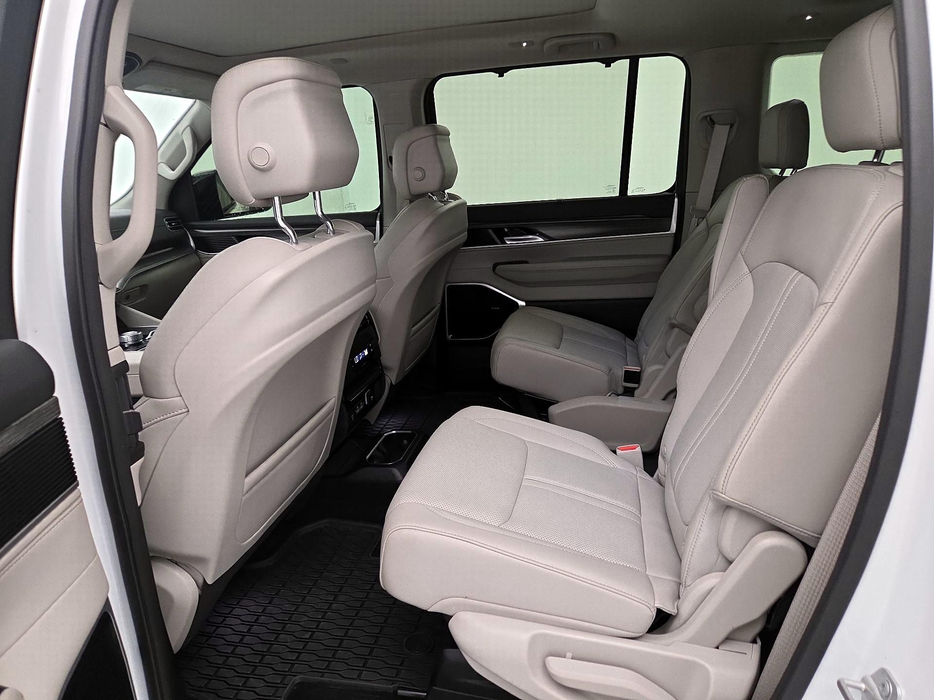 Thumbnail: 2024 Jeep Wagoneer - 19