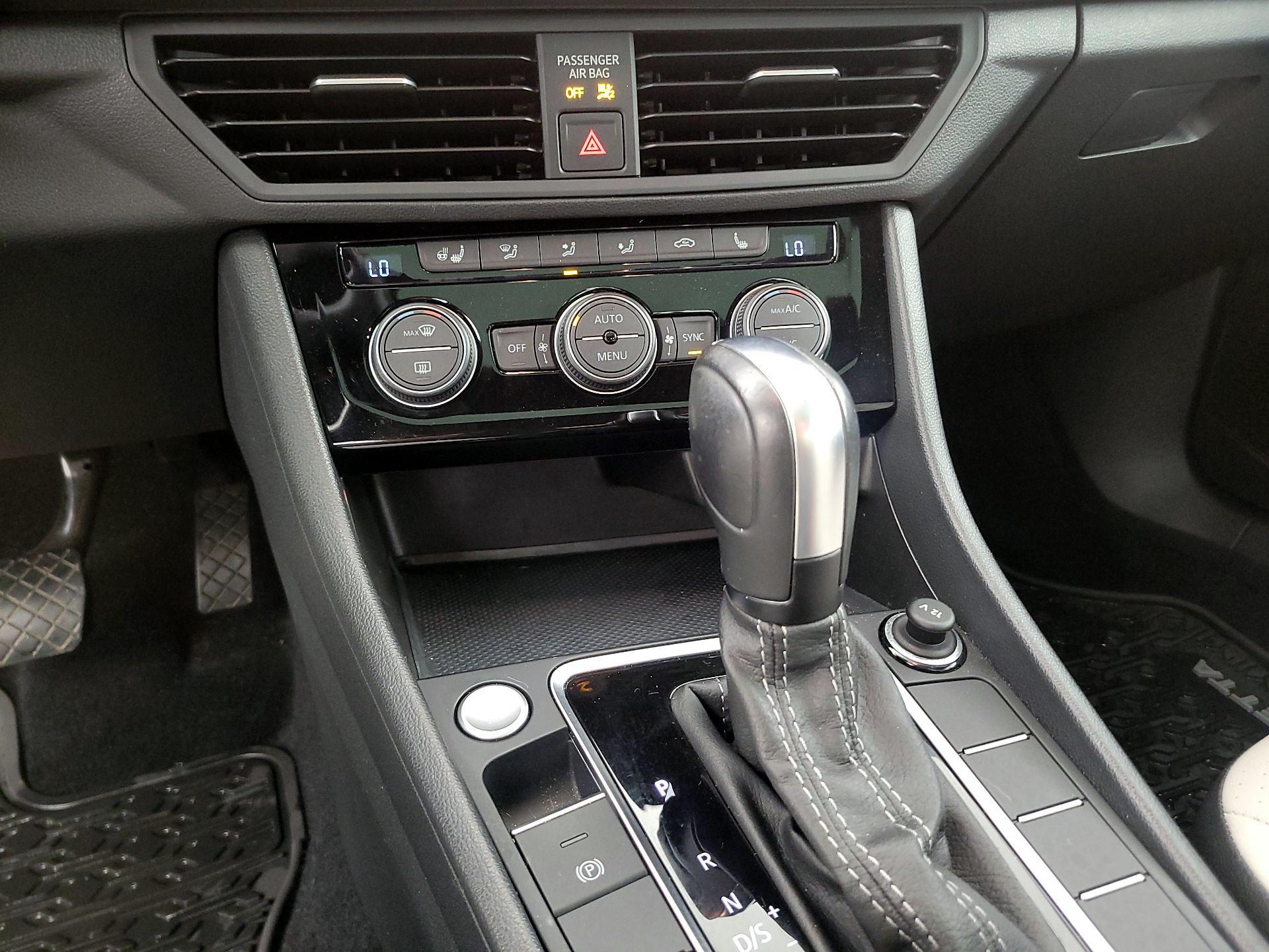 Thumbnail: 2021 Volkswagen Jetta - 16