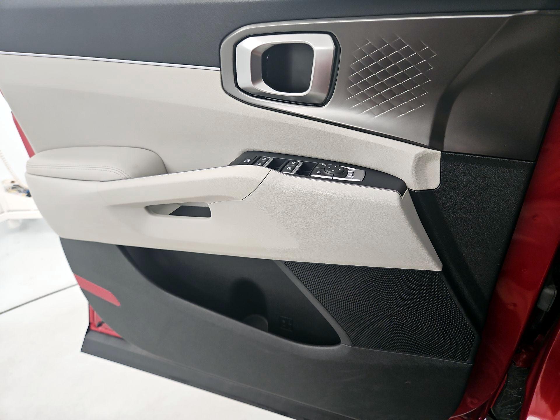 Thumbnail: 2023 Kia Sorento - 12