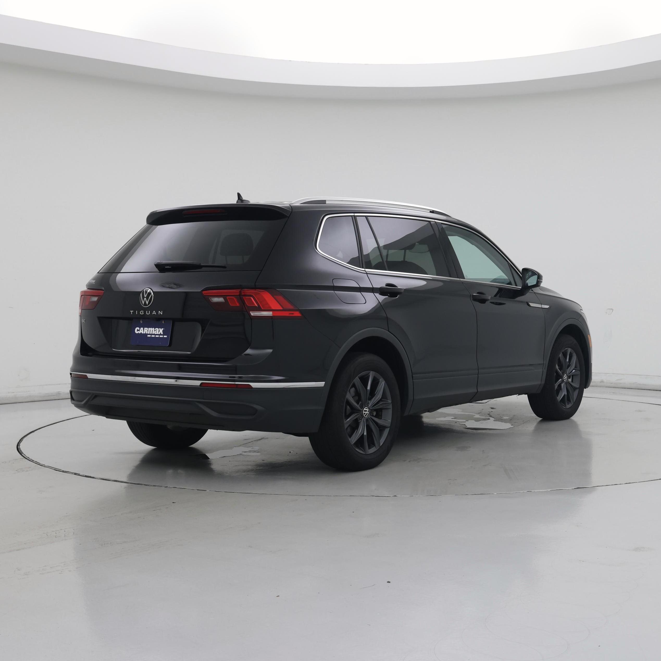 Thumbnail: 2023 Volkswagen Tiguan - 8