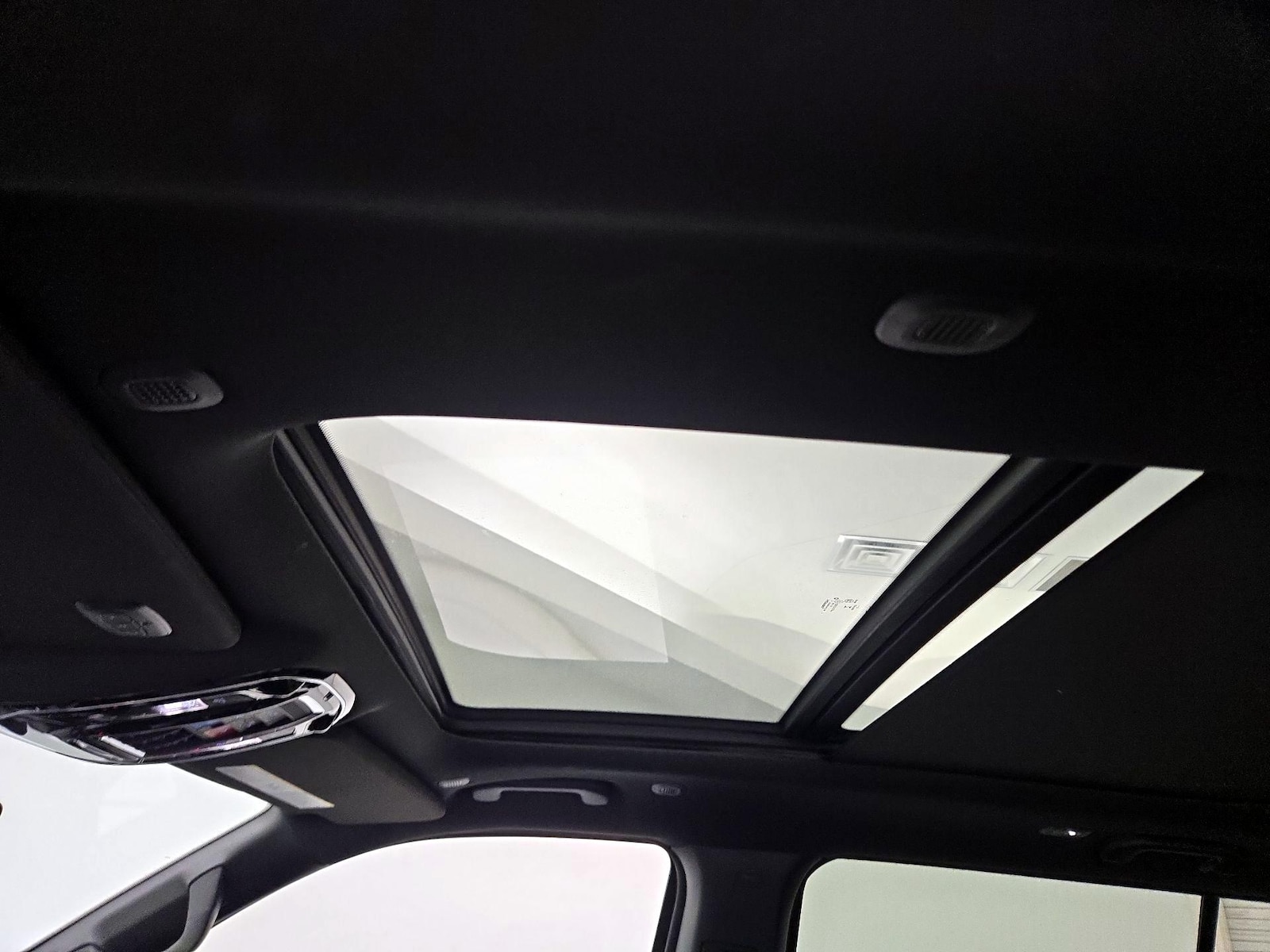 Panoramic Sunroof & Skylight(s)