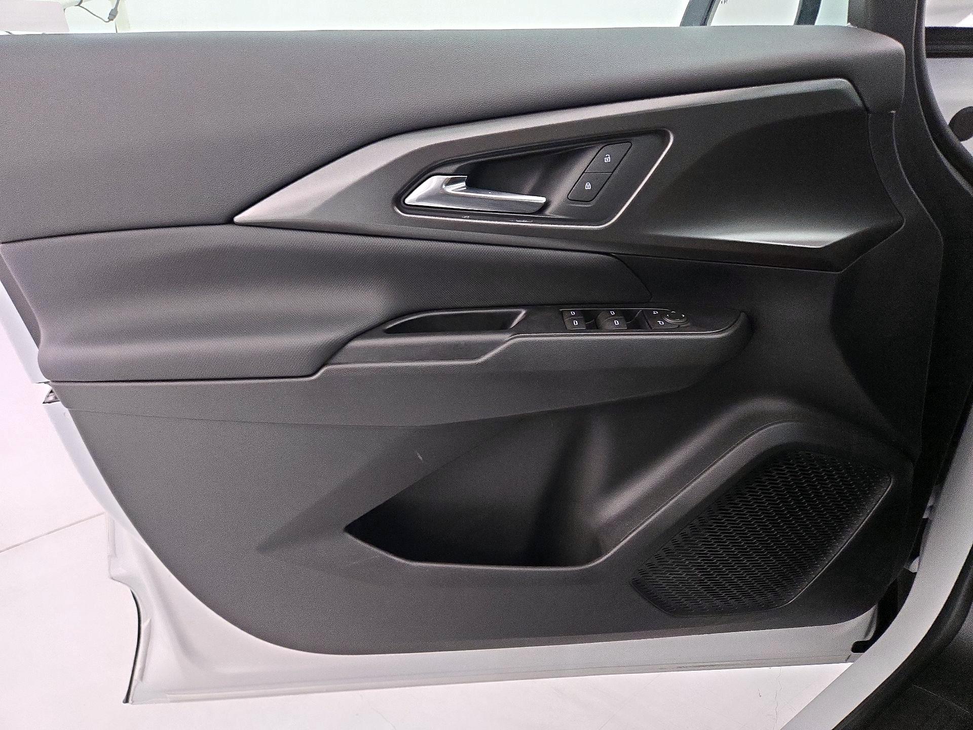 Thumbnail: 2026 Chevrolet Equinox - 12