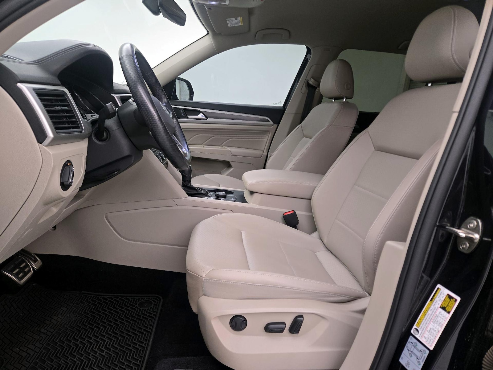 2021 Volkswagen Atlas SE w/Tech R-Line - Photo 12