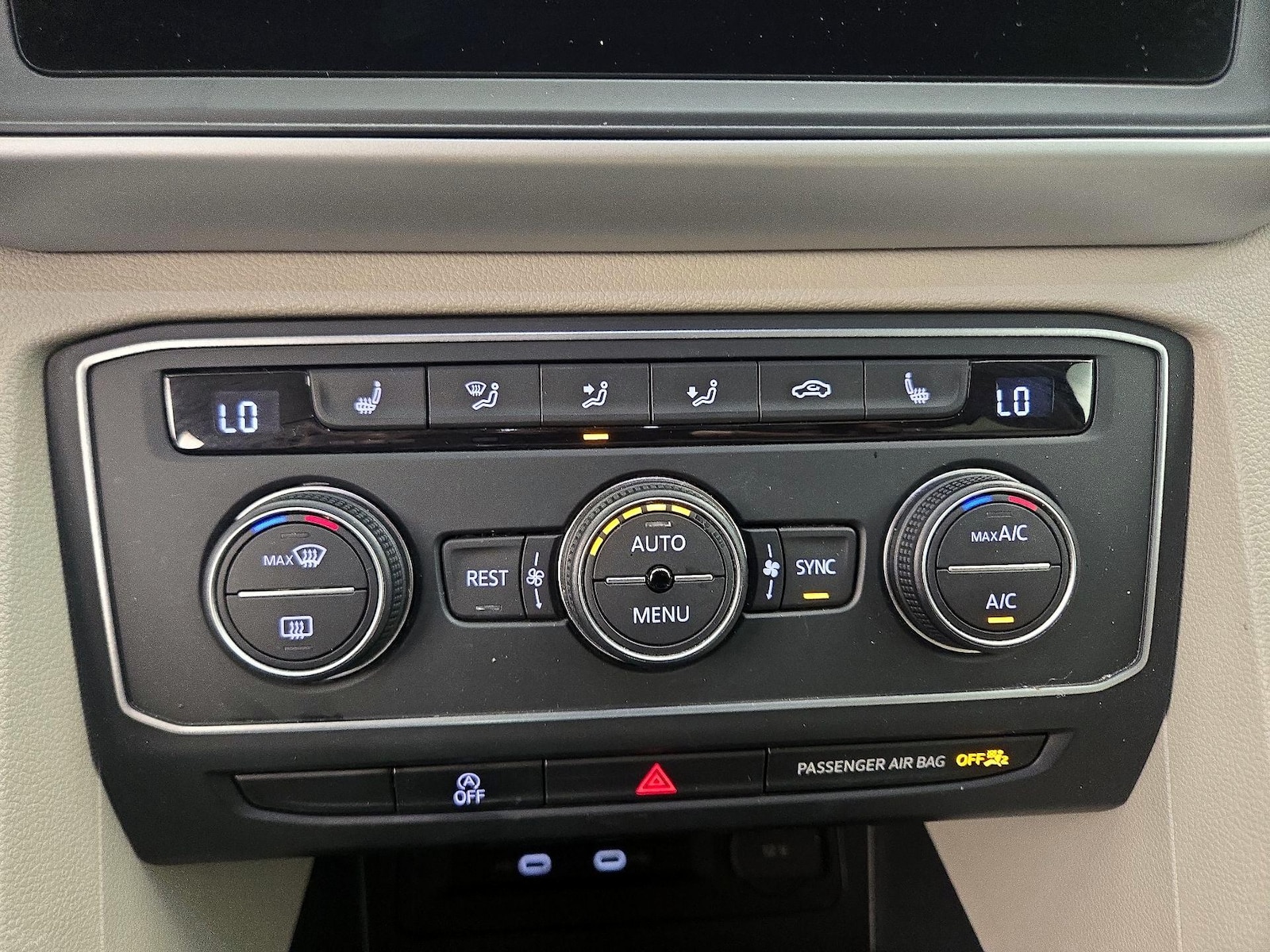 2021 Volkswagen Atlas SE w/Tech R-Line - Photo 17