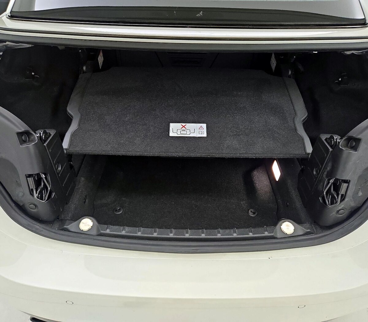 Trunk/Cargo (Seats Up)