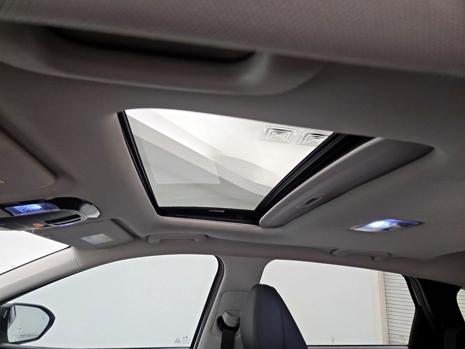 Sunroof(s) & Overhead Airbags