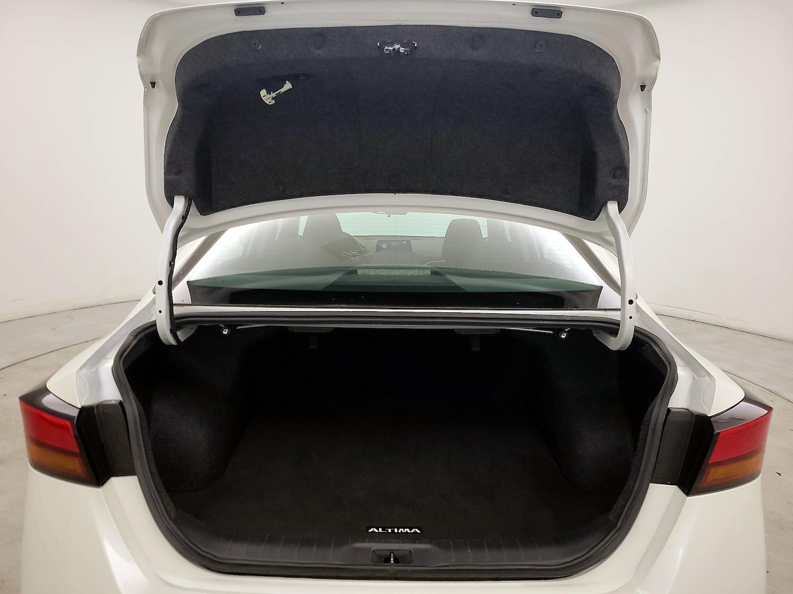 2024 Nissan Altima SV - Photo 21