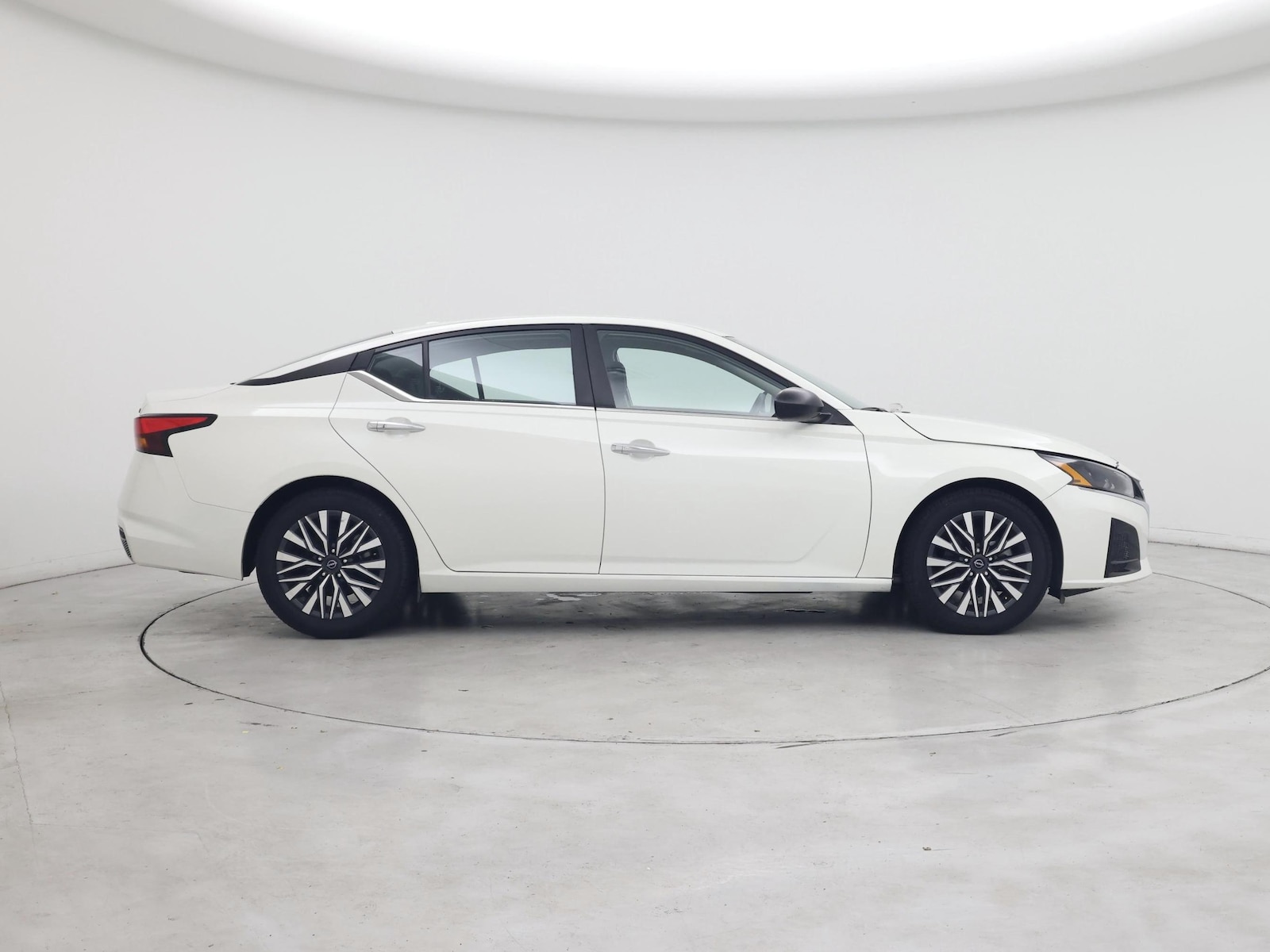 2024 Nissan Altima SV - Photo 8