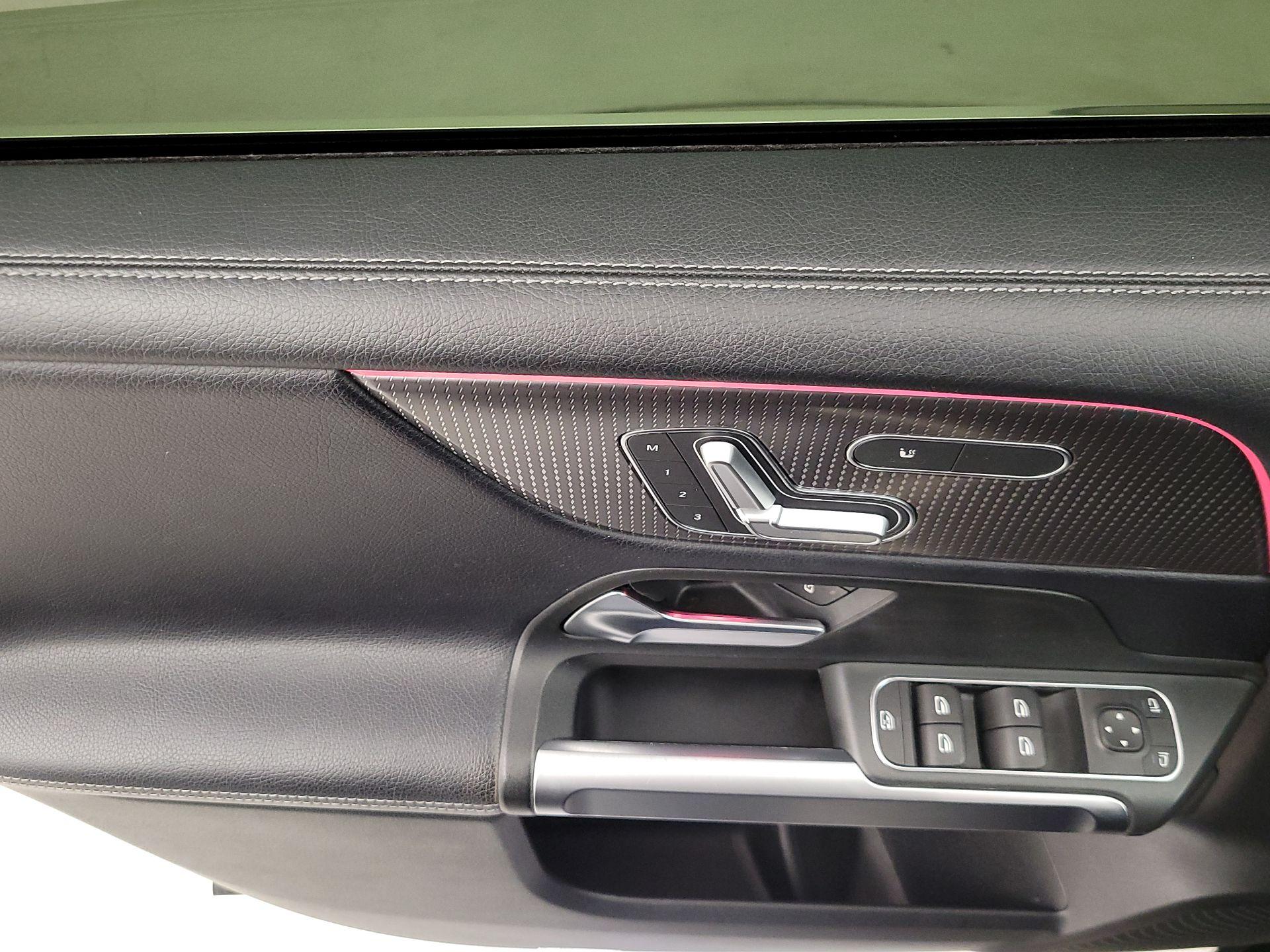 Thumbnail: 2021 Mercedes-Benz GLB - 12