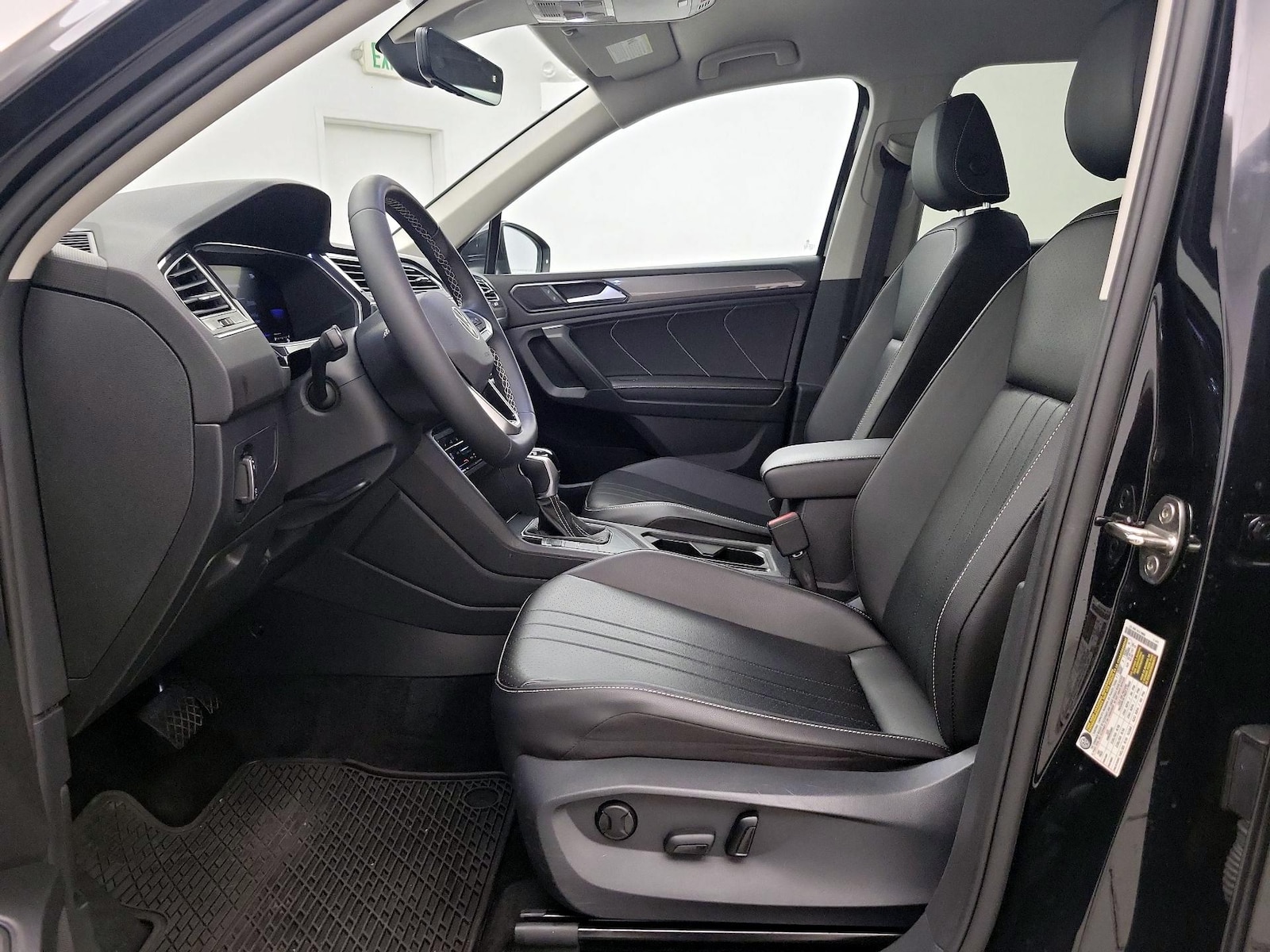 2022 Volkswagen Tiguan SE - Photo 12