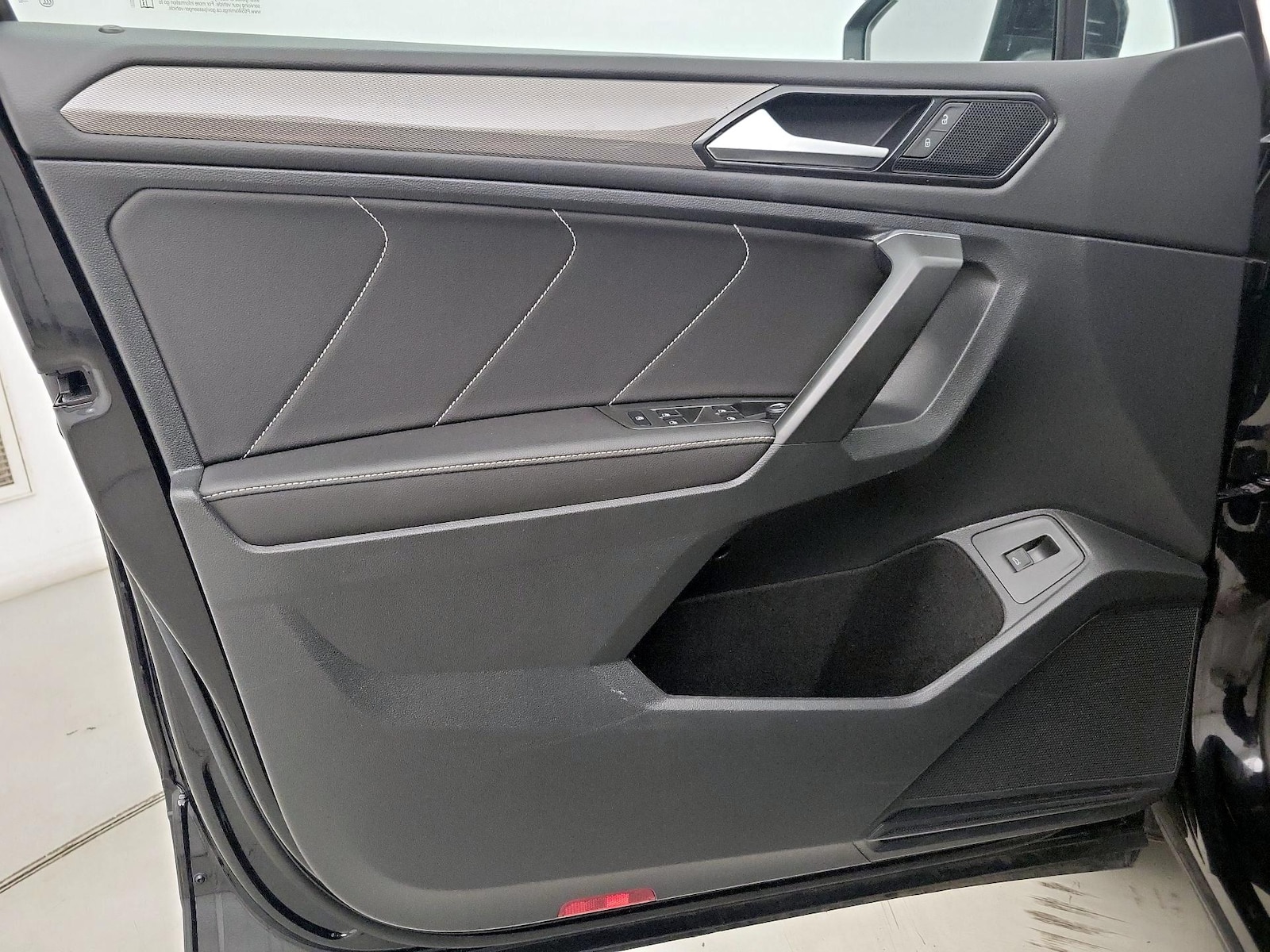 2022 Volkswagen Tiguan SE - Photo 13