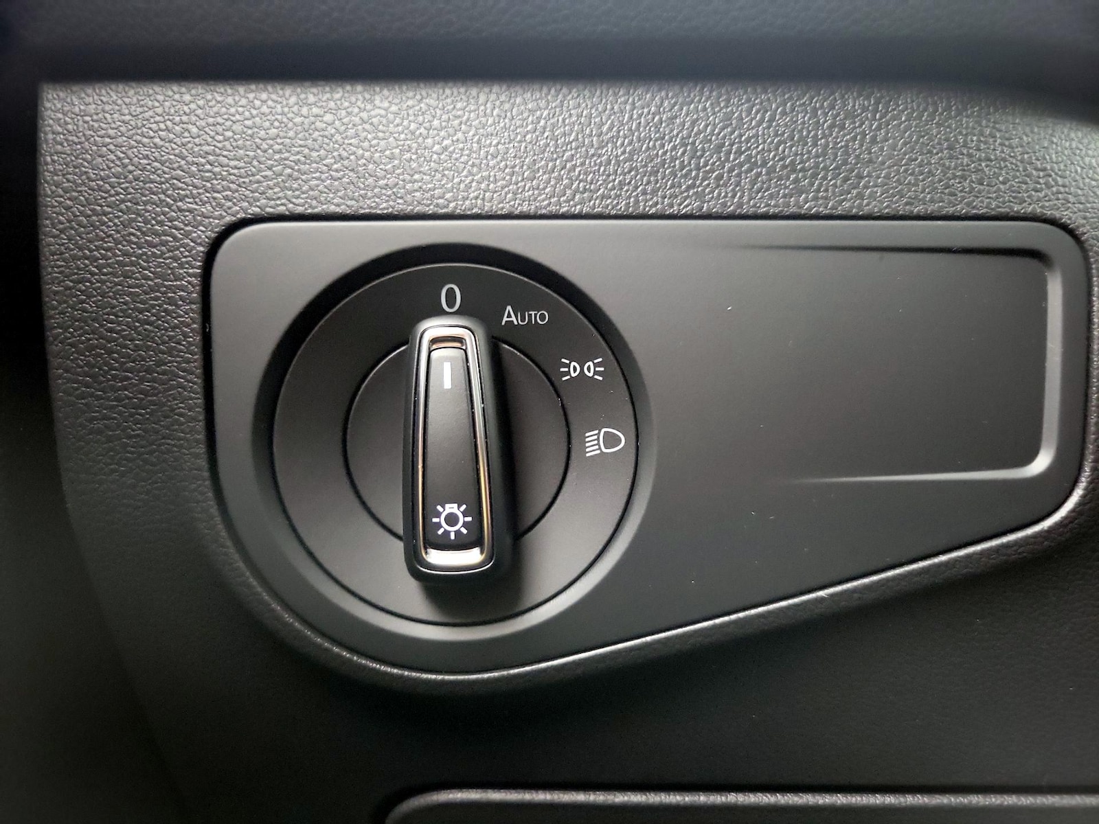 2022 Volkswagen Tiguan SE - Photo 14