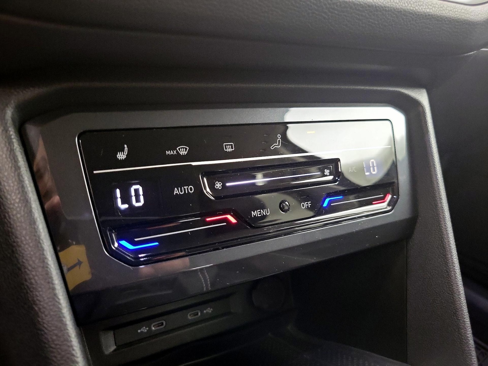 2022 Volkswagen Tiguan SE - Photo 17