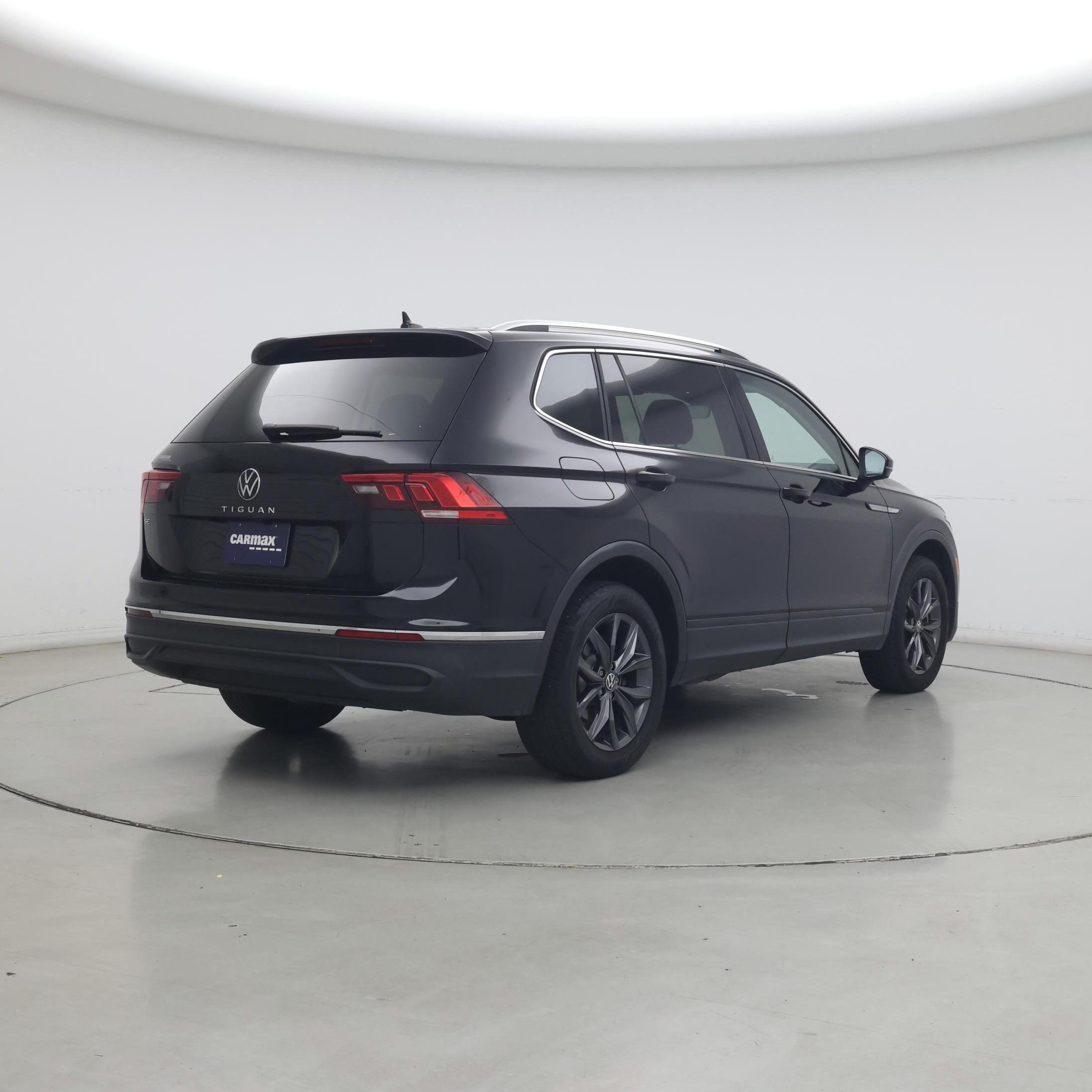 Thumbnail: 2022 Volkswagen Tiguan - 8