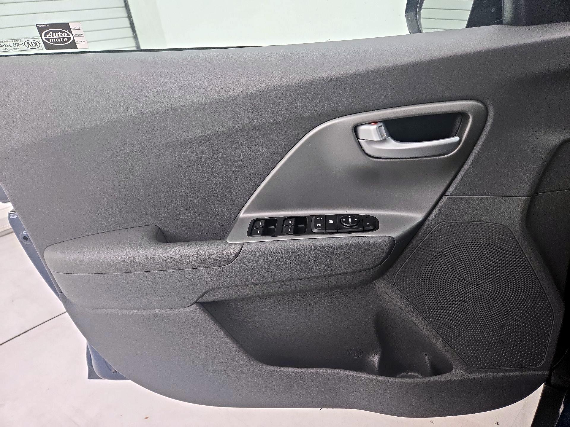 Thumbnail: 2020 Kia Niro - 12