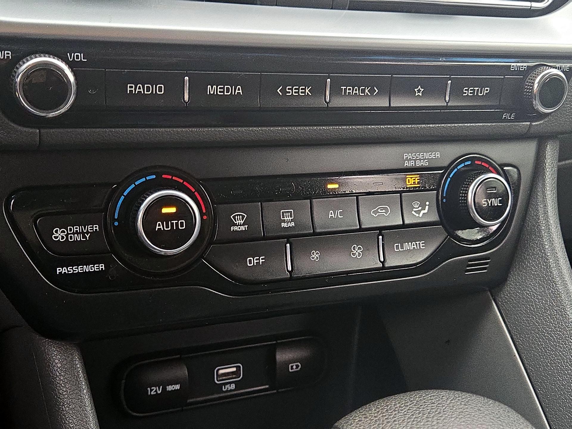Thumbnail: 2020 Kia Niro - 16