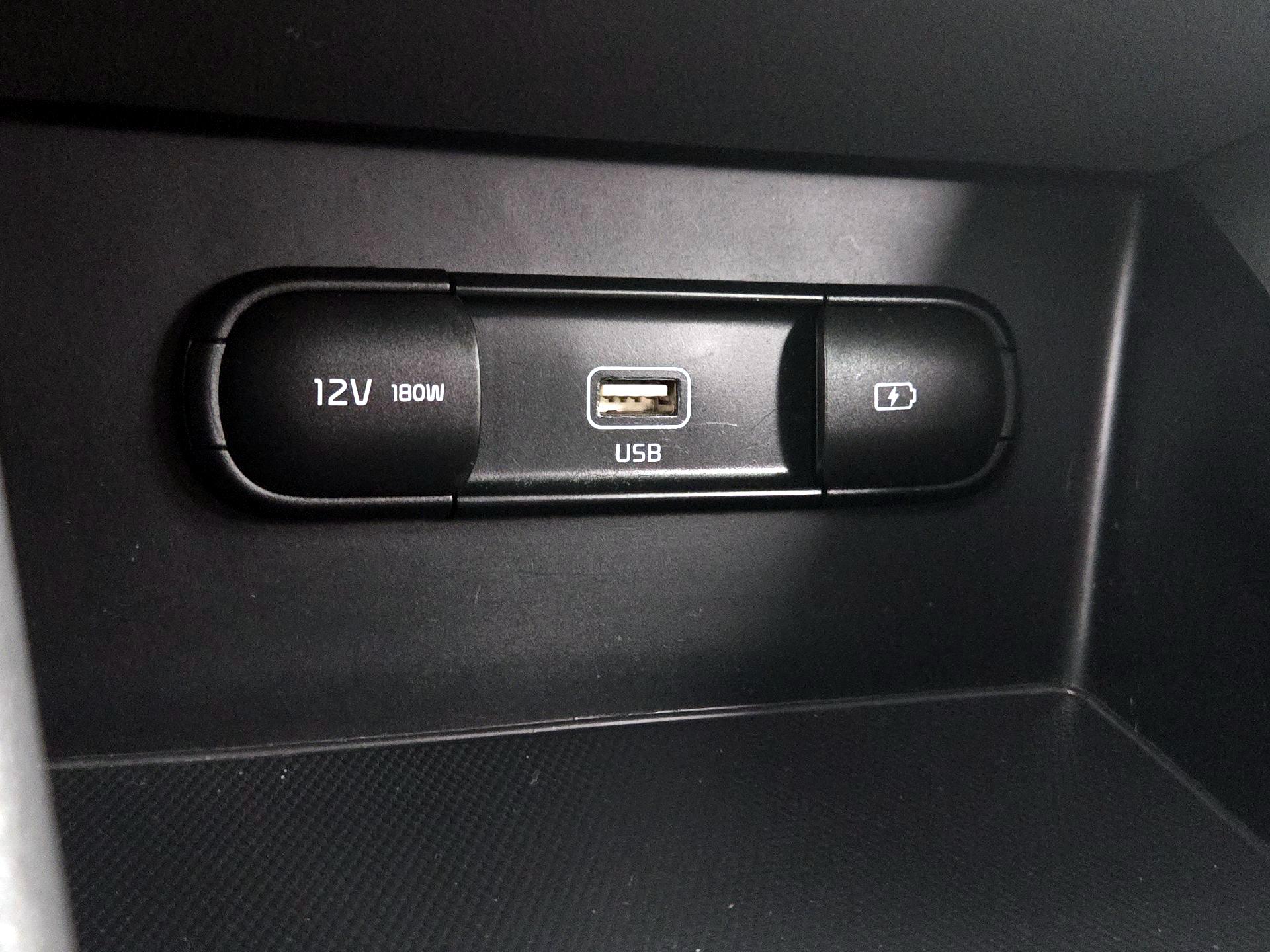 Thumbnail: 2020 Kia Niro - 18