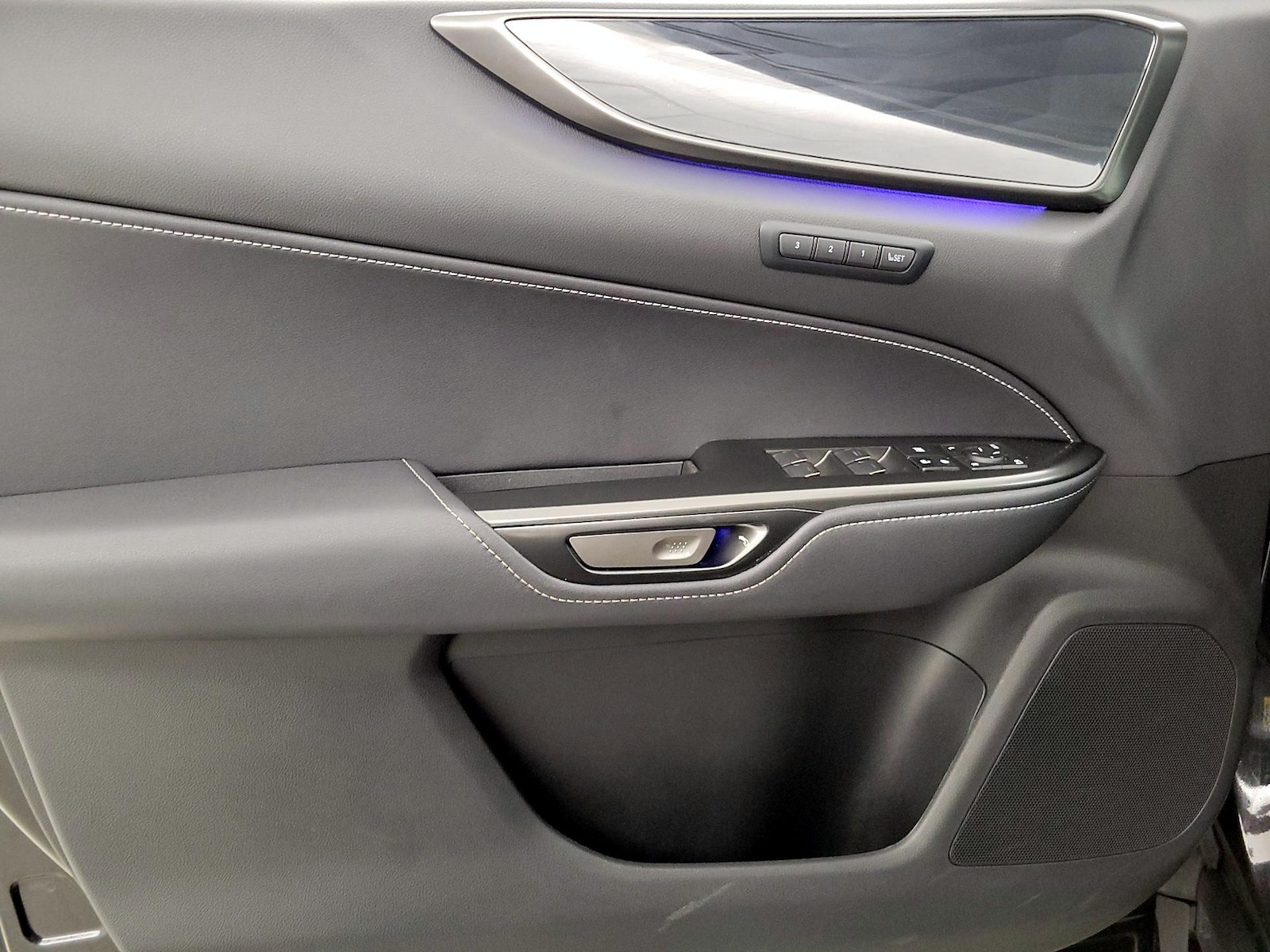 2025 Lexus NX Hybrid 350h - Photo 13