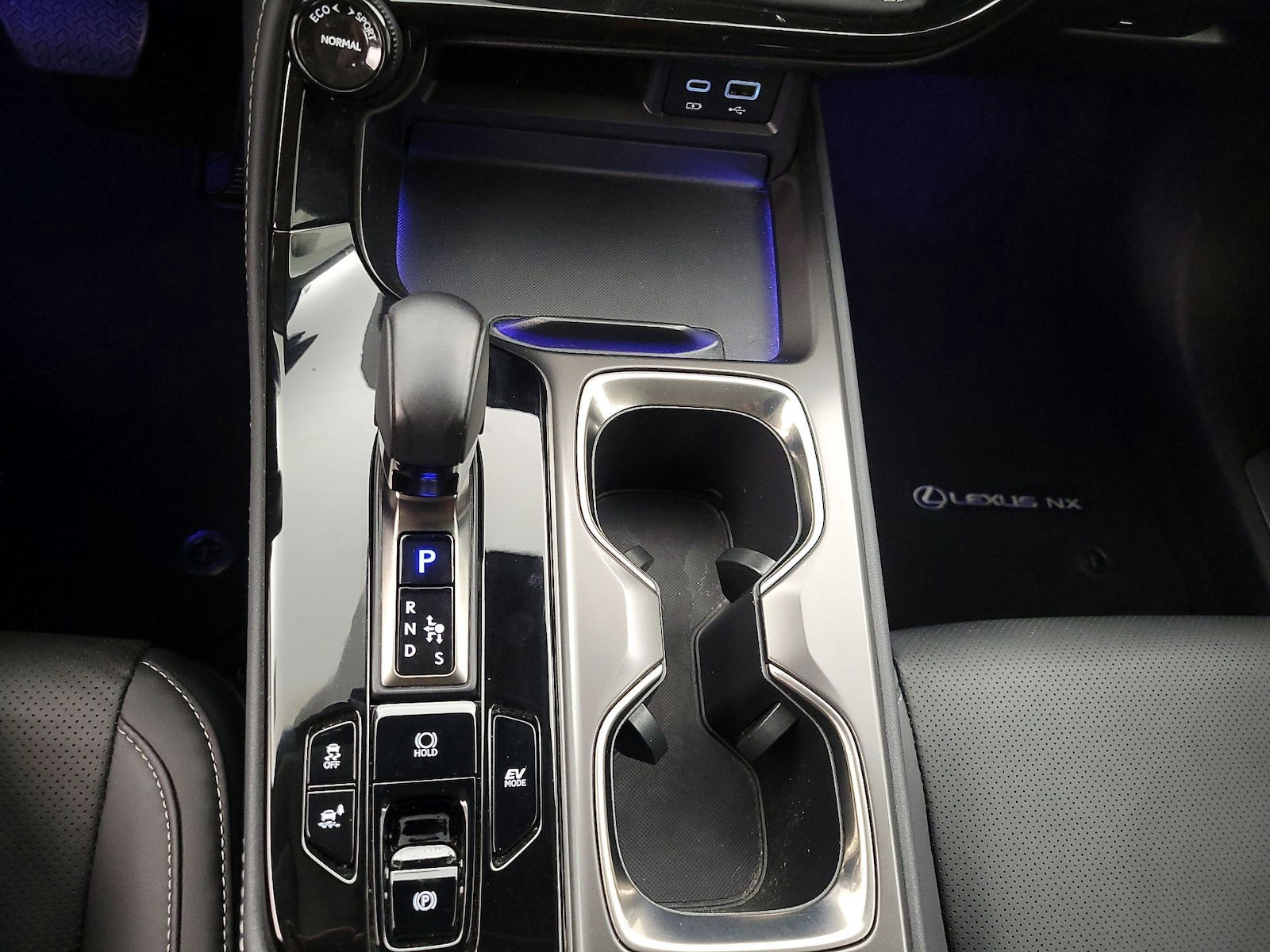 2025 Lexus NX Hybrid 350h - Photo 18