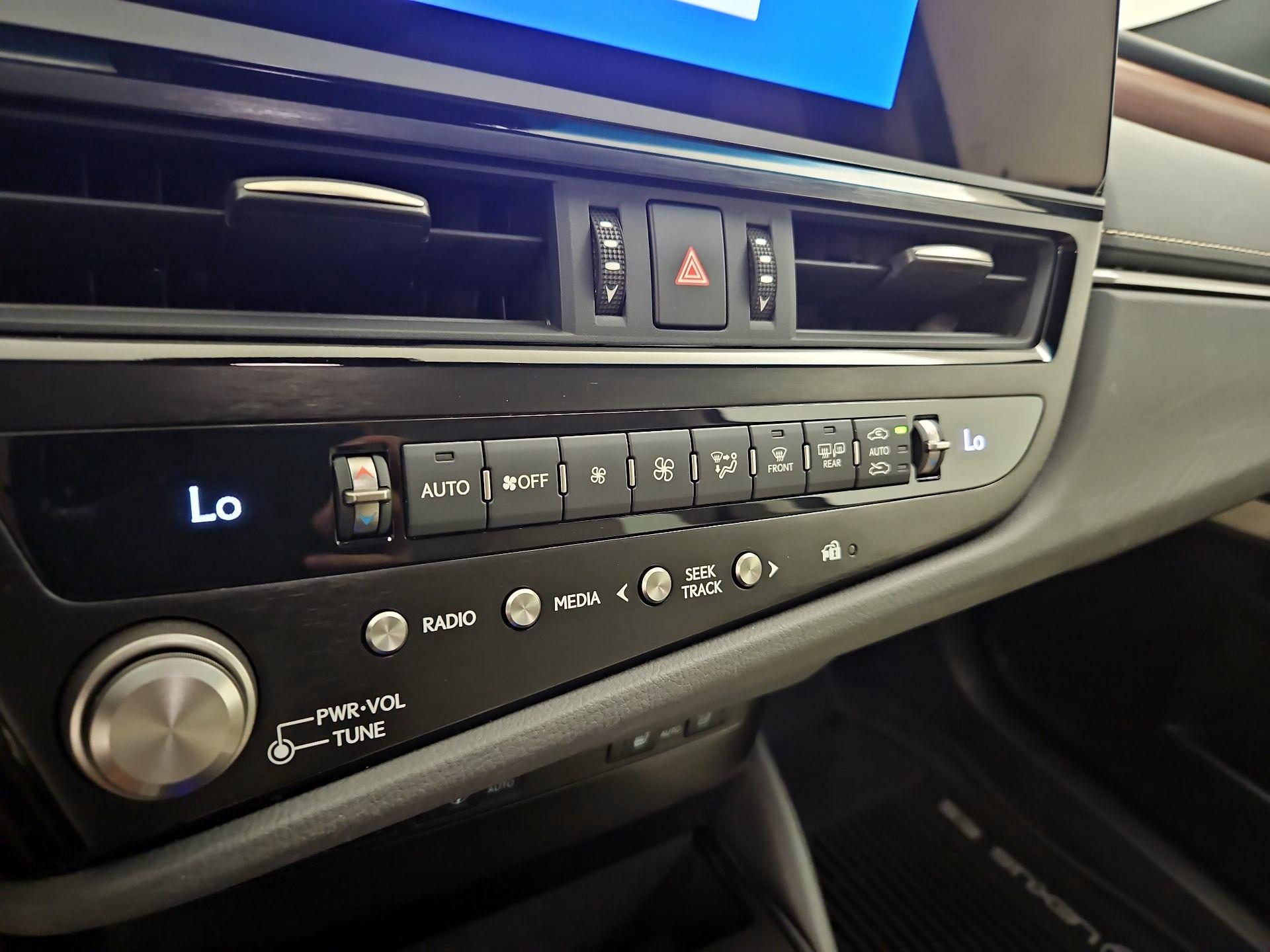 Thumbnail: 2024 Lexus ES - 16