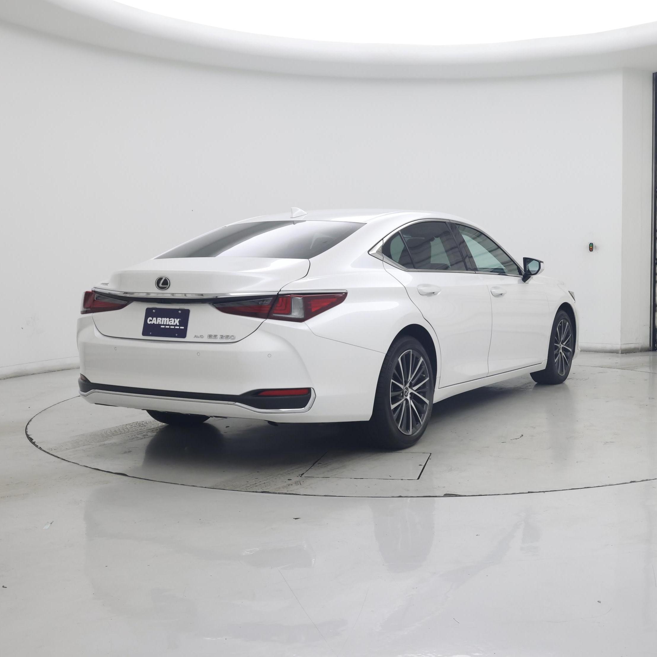 Thumbnail: 2024 Lexus ES - 8