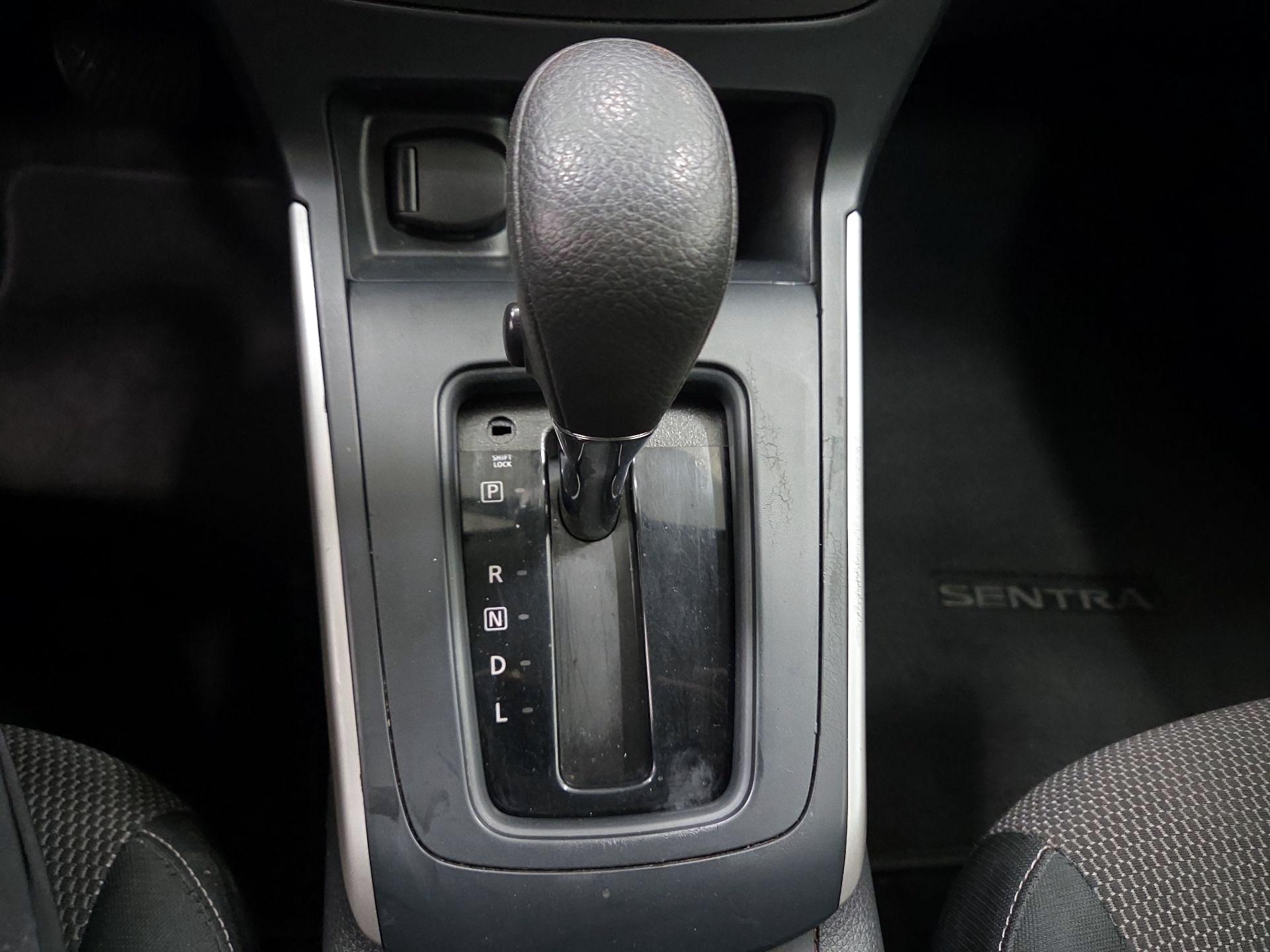 Thumbnail: 2019 Nissan Sentra - 17