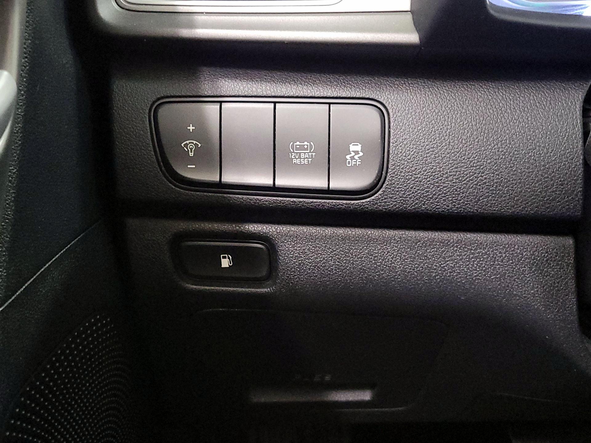 Thumbnail: 2019 Kia Niro - 13