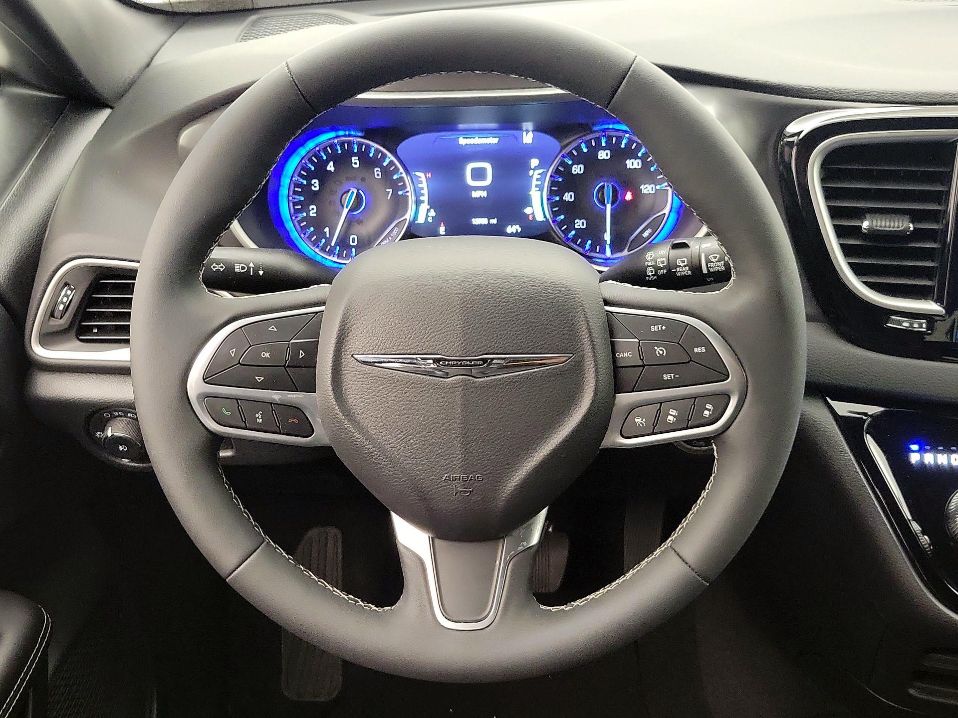 Thumbnail: 2026 Chrysler Pacifica - 10