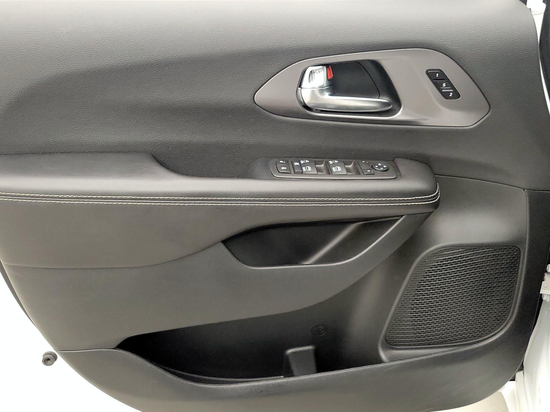 Thumbnail: 2026 Chrysler Pacifica - 12