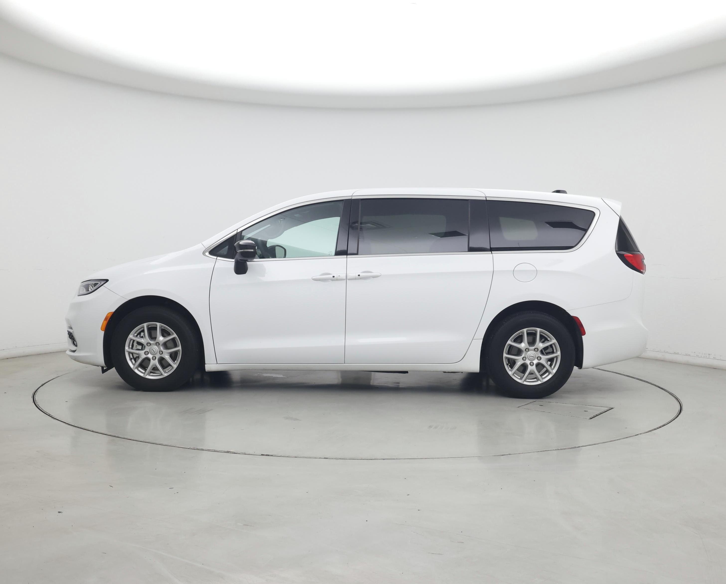 Thumbnail: 2026 Chrysler Pacifica - 3