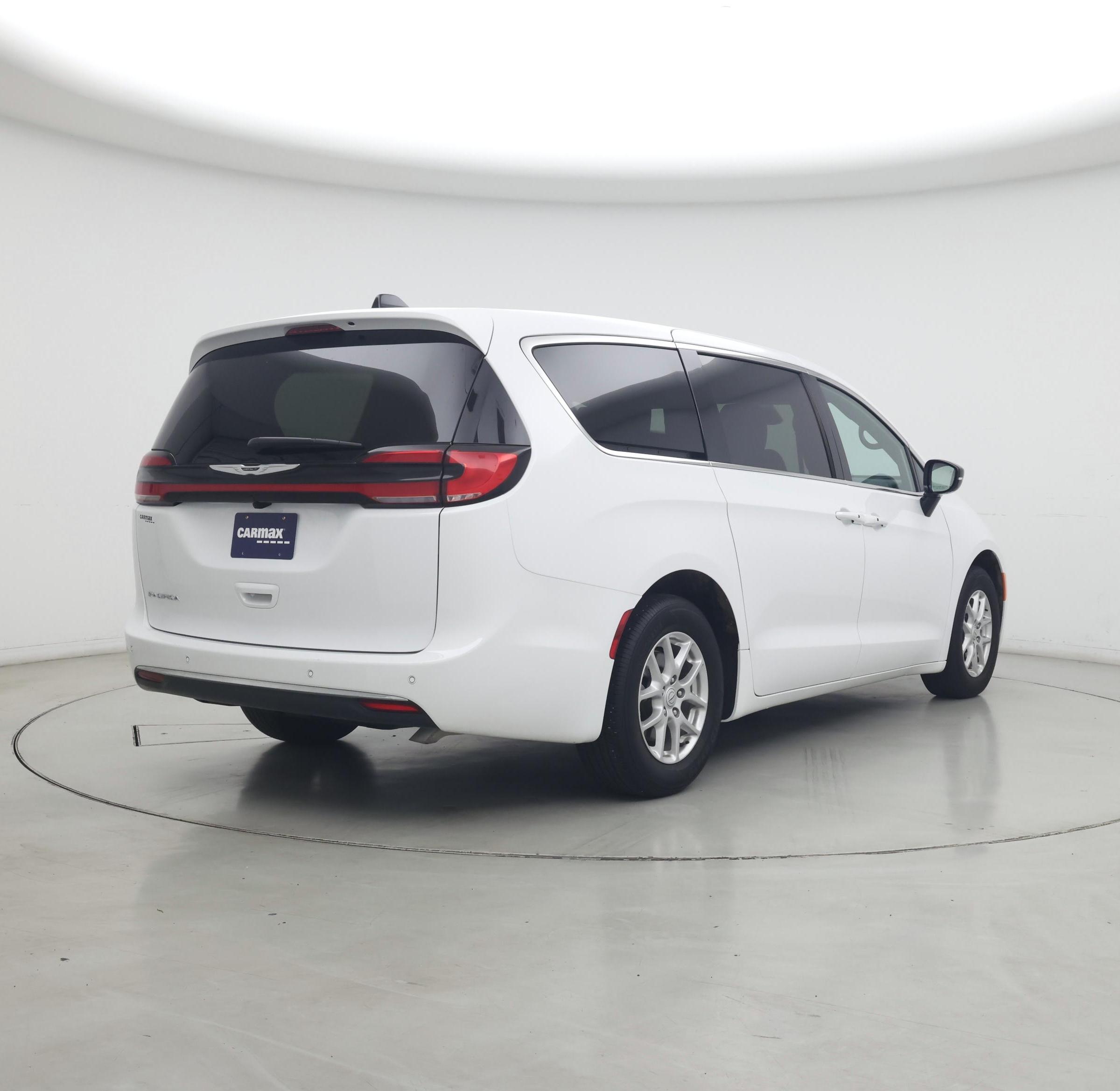 Thumbnail: 2026 Chrysler Pacifica - 8