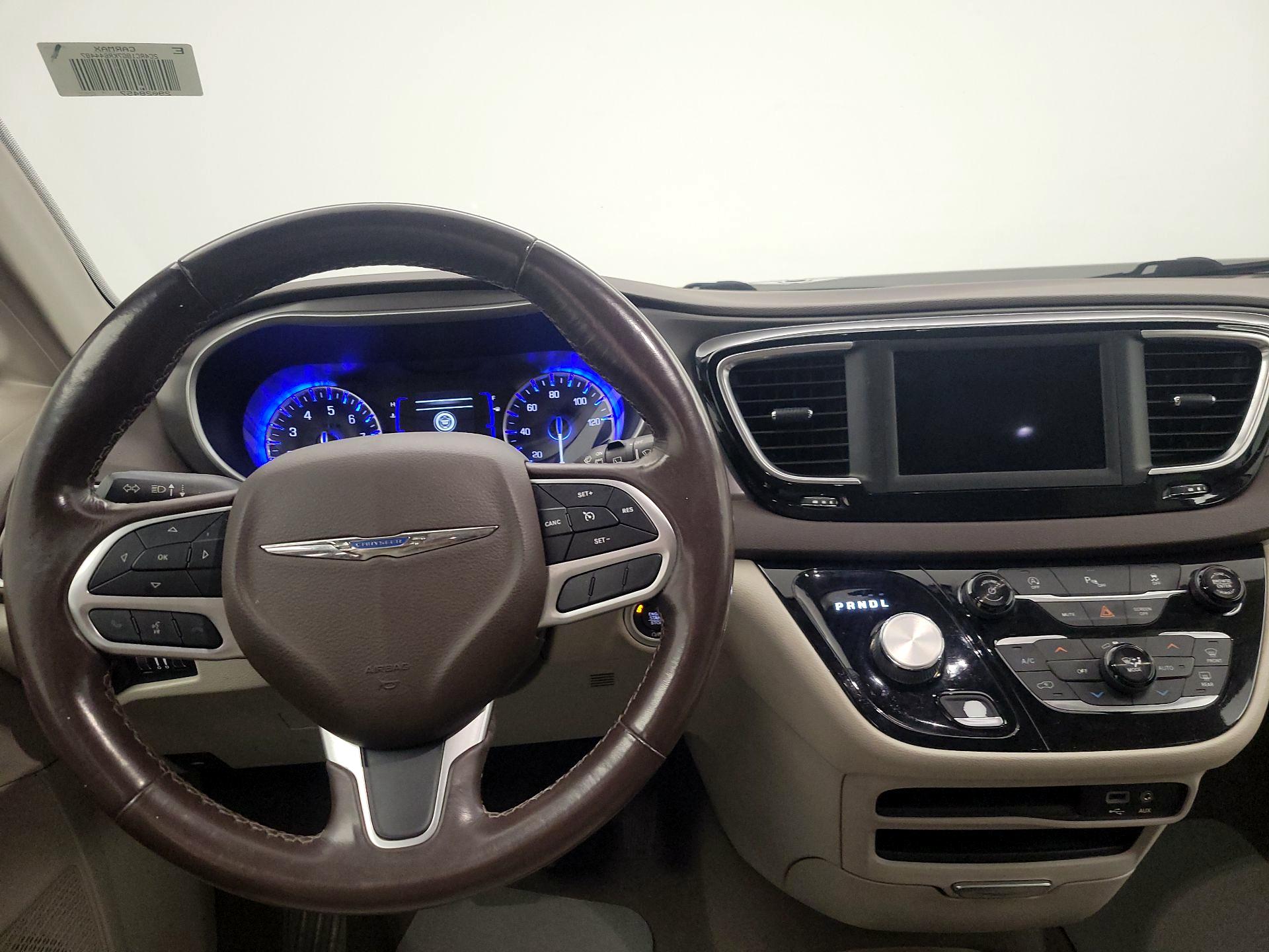 Thumbnail: 2019 Chrysler Pacifica - 9