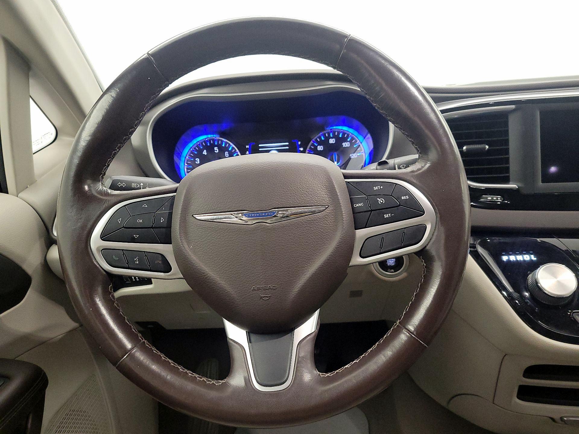 Thumbnail: 2019 Chrysler Pacifica - 10