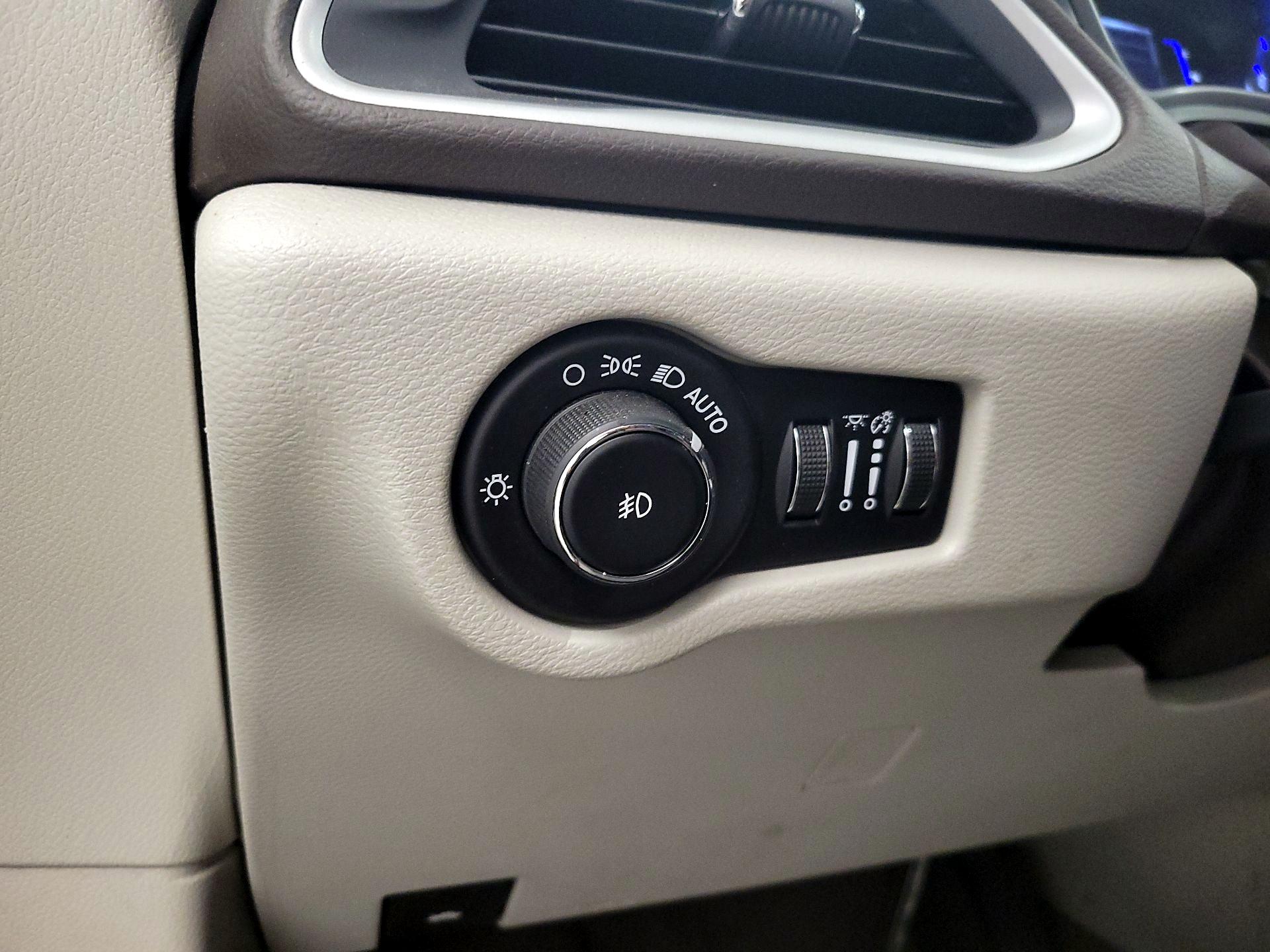 Thumbnail: 2019 Chrysler Pacifica - 13