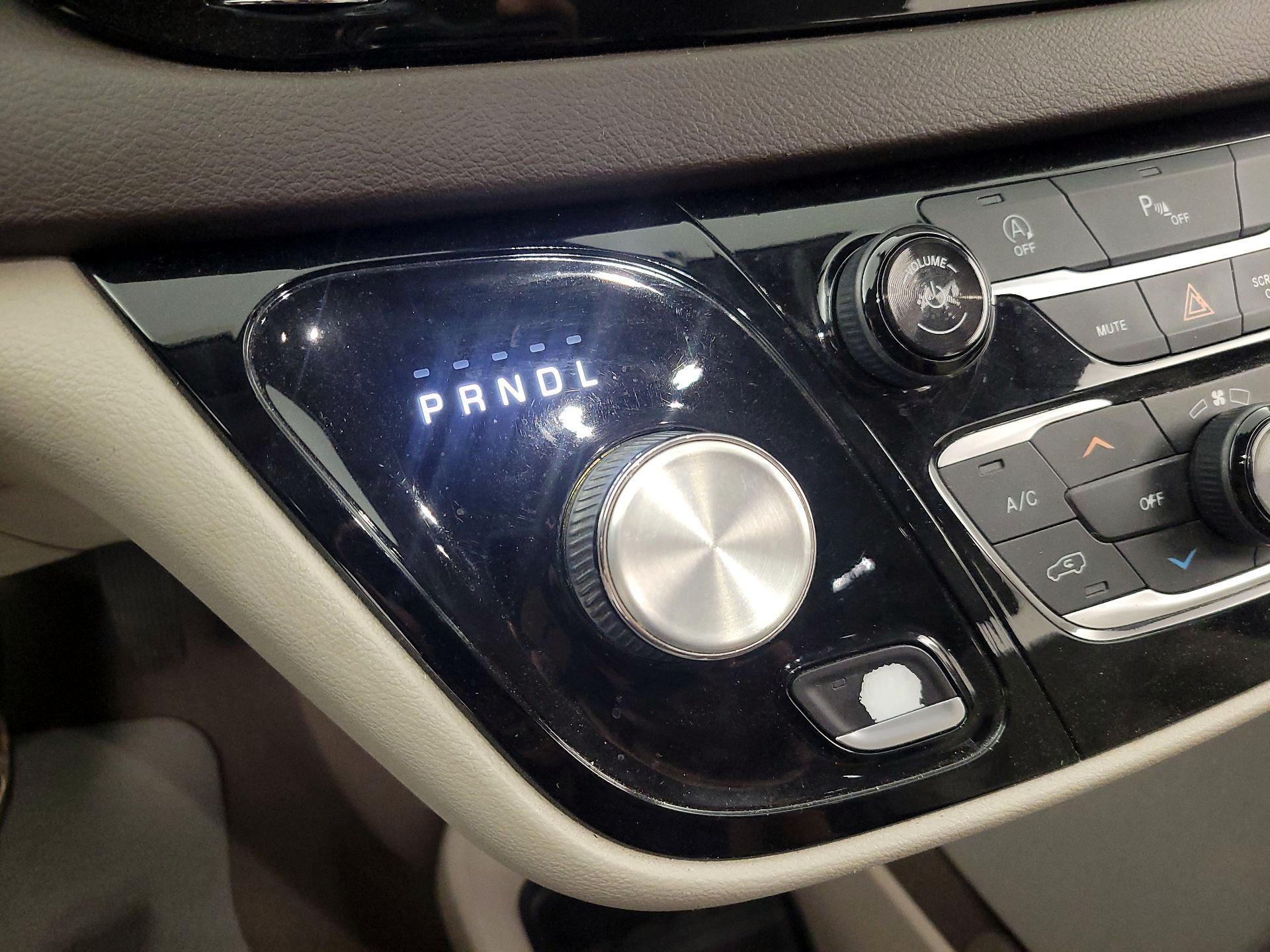 Thumbnail: 2019 Chrysler Pacifica - 17
