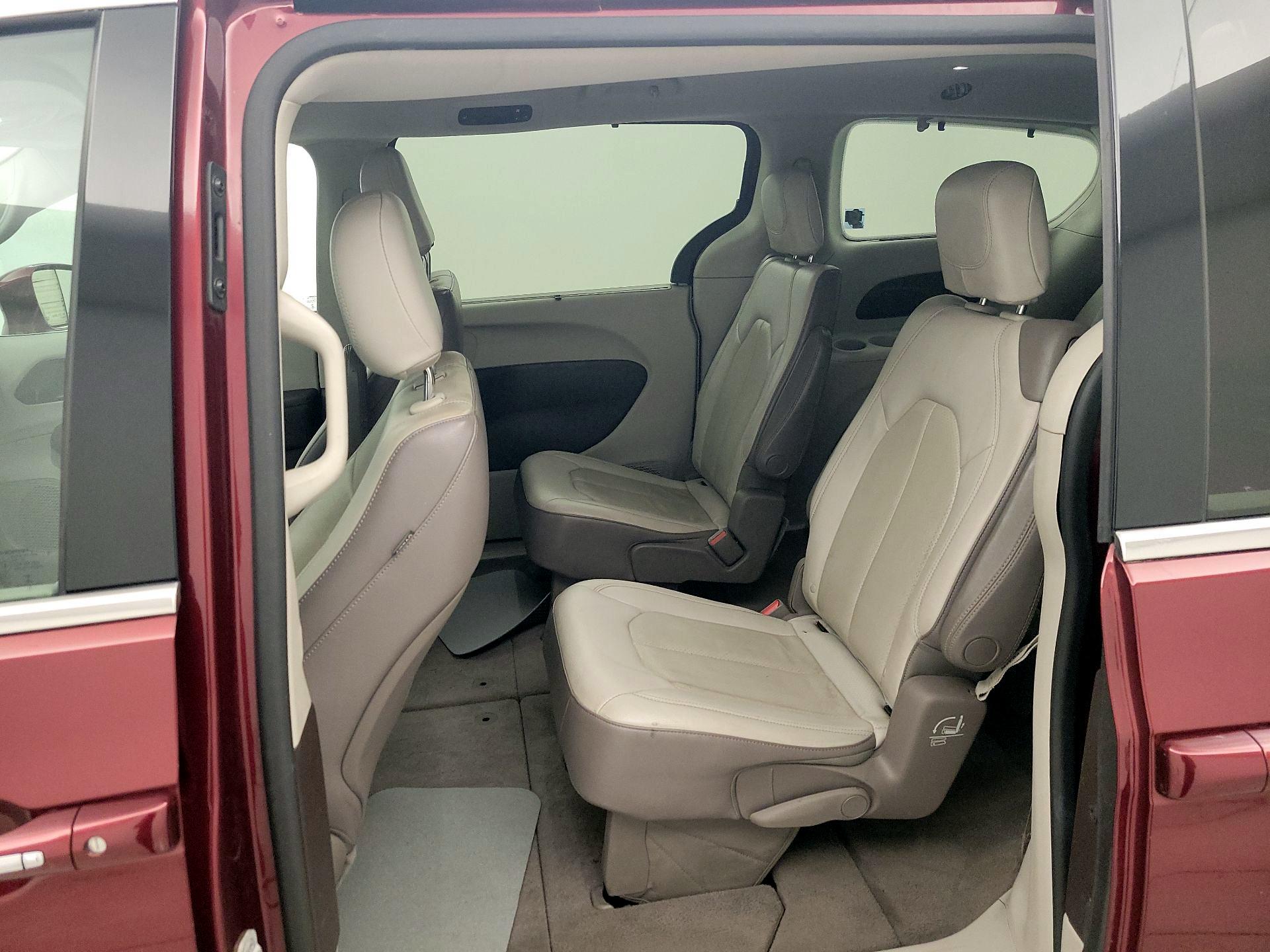 Thumbnail: 2019 Chrysler Pacifica - 19