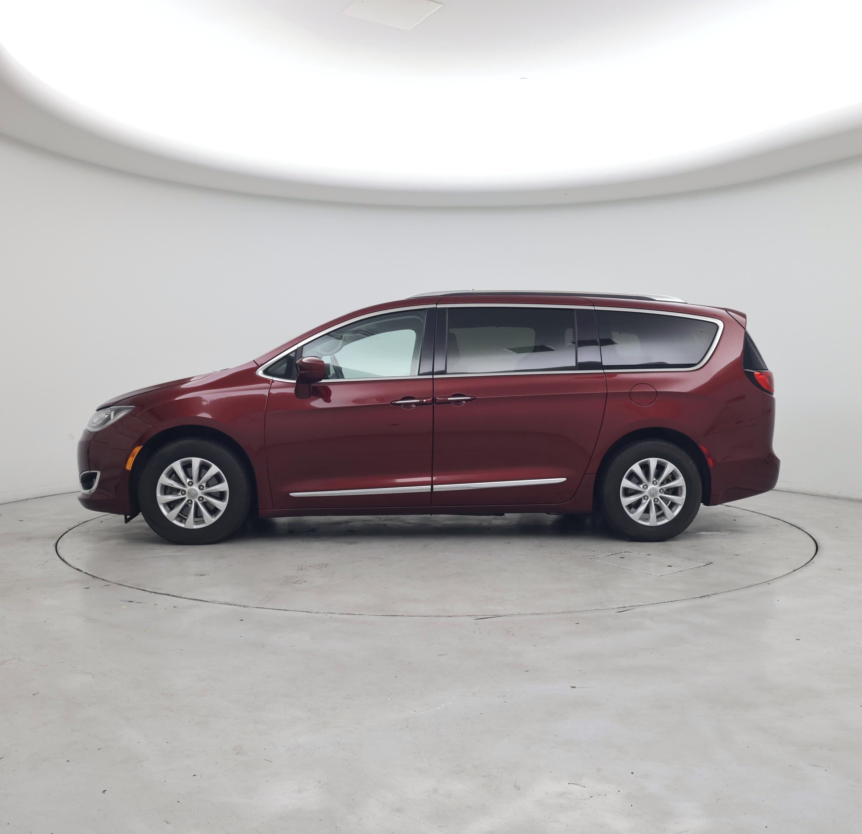 Thumbnail: 2019 Chrysler Pacifica - 3