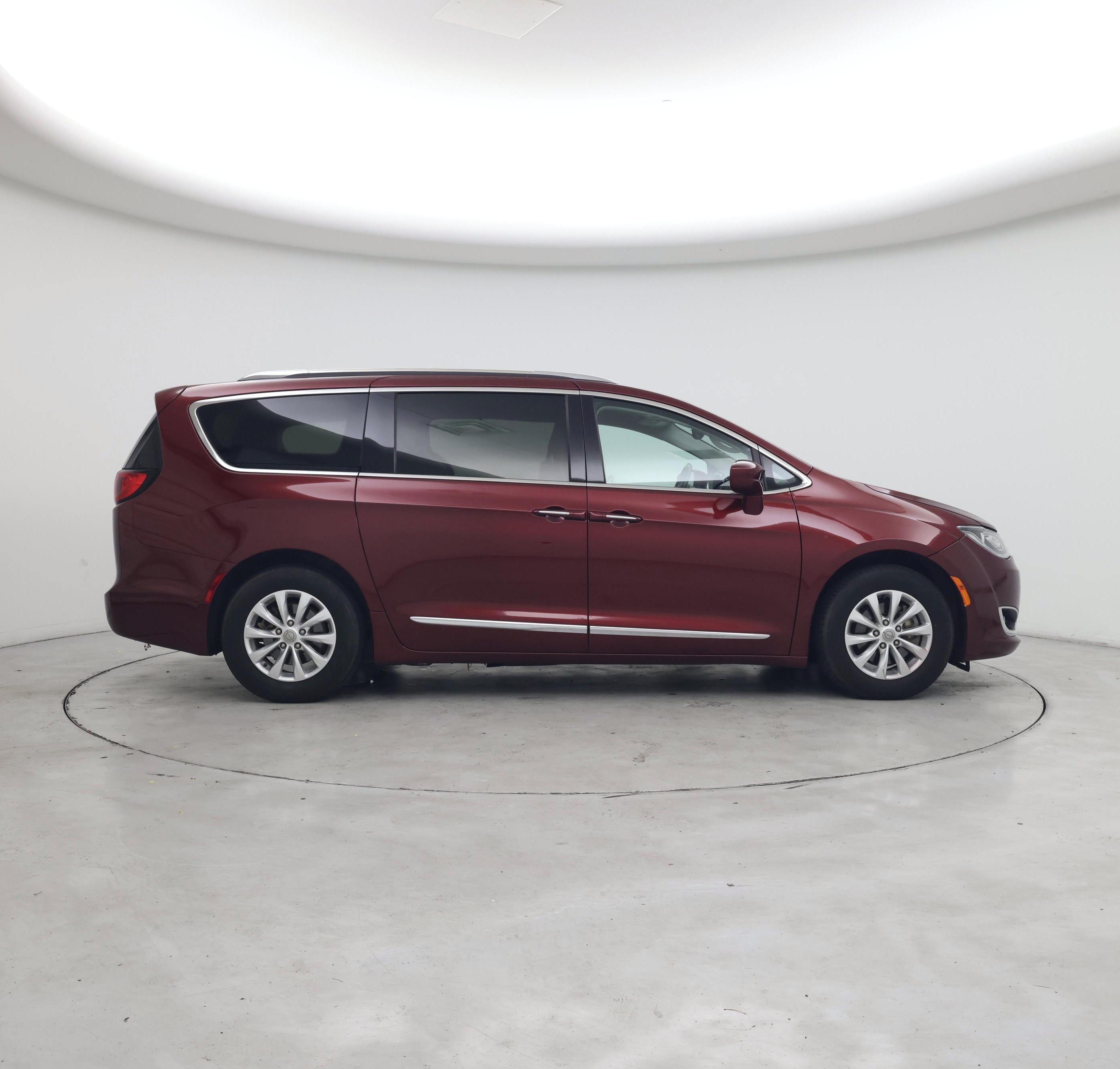 Thumbnail: 2019 Chrysler Pacifica - 7