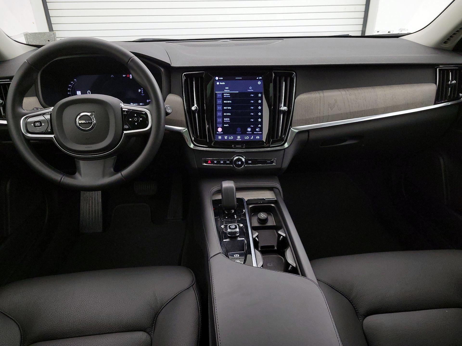 Thumbnail: 2025 Volvo S90 - 9