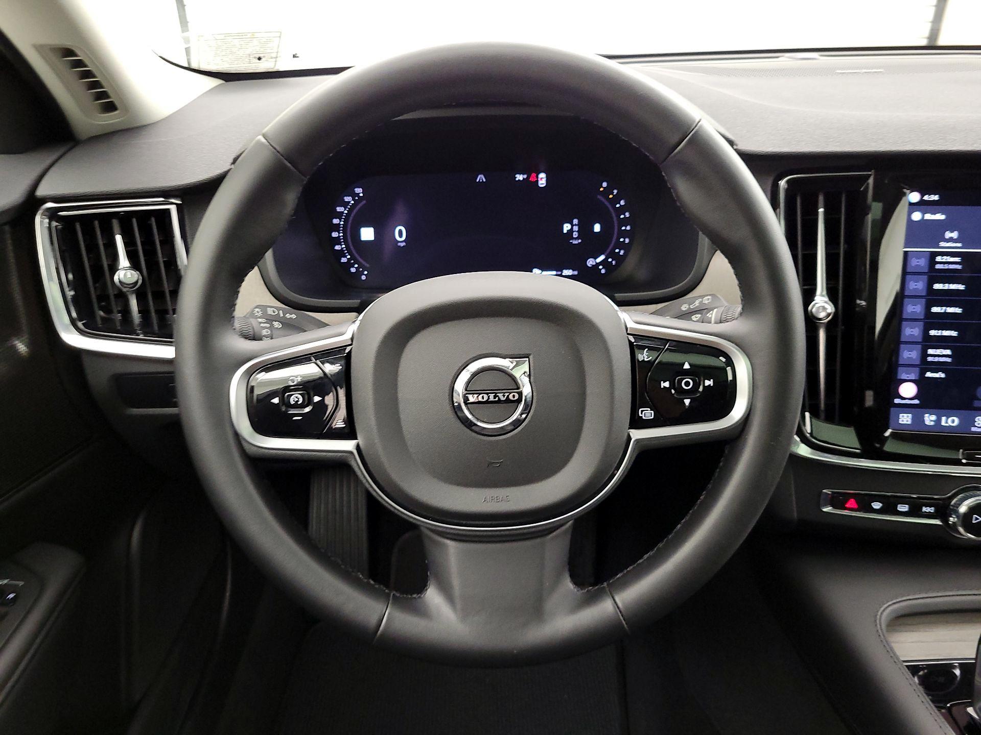 Thumbnail: 2025 Volvo S90 - 10